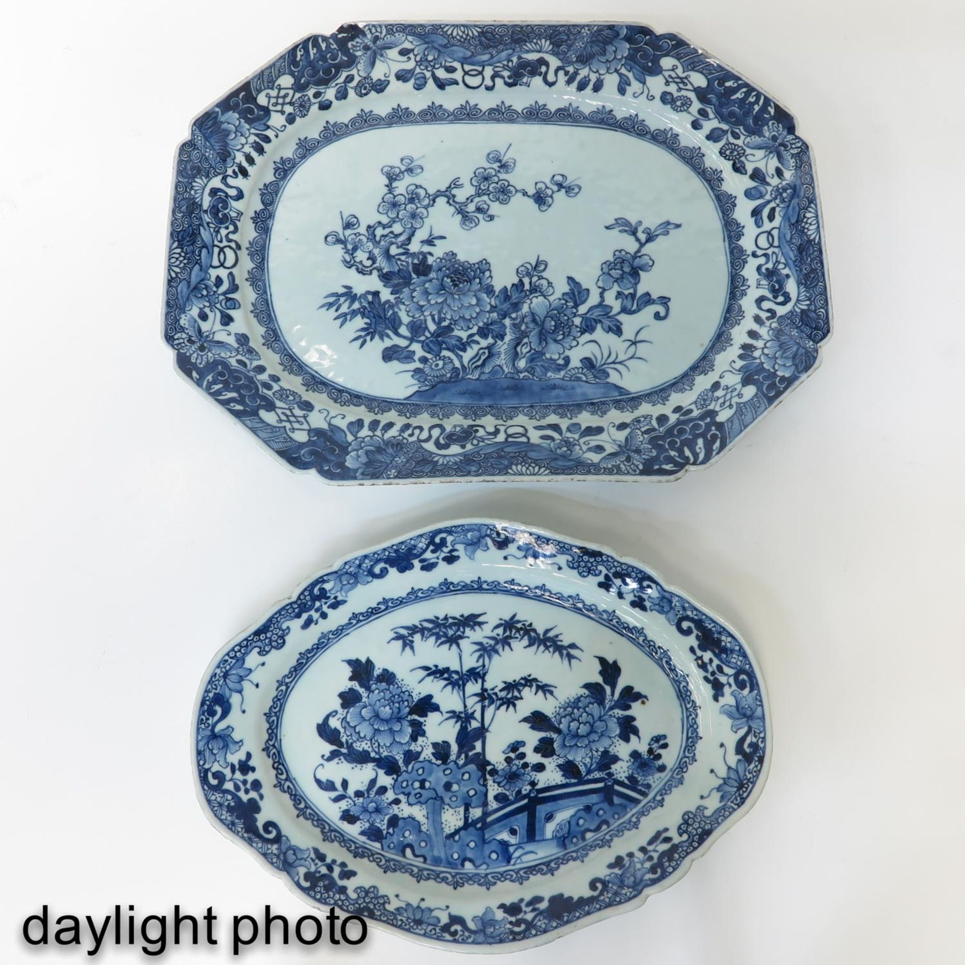 A Lot of 2 Blue and White Serving Trays - Bild 7 aus 10