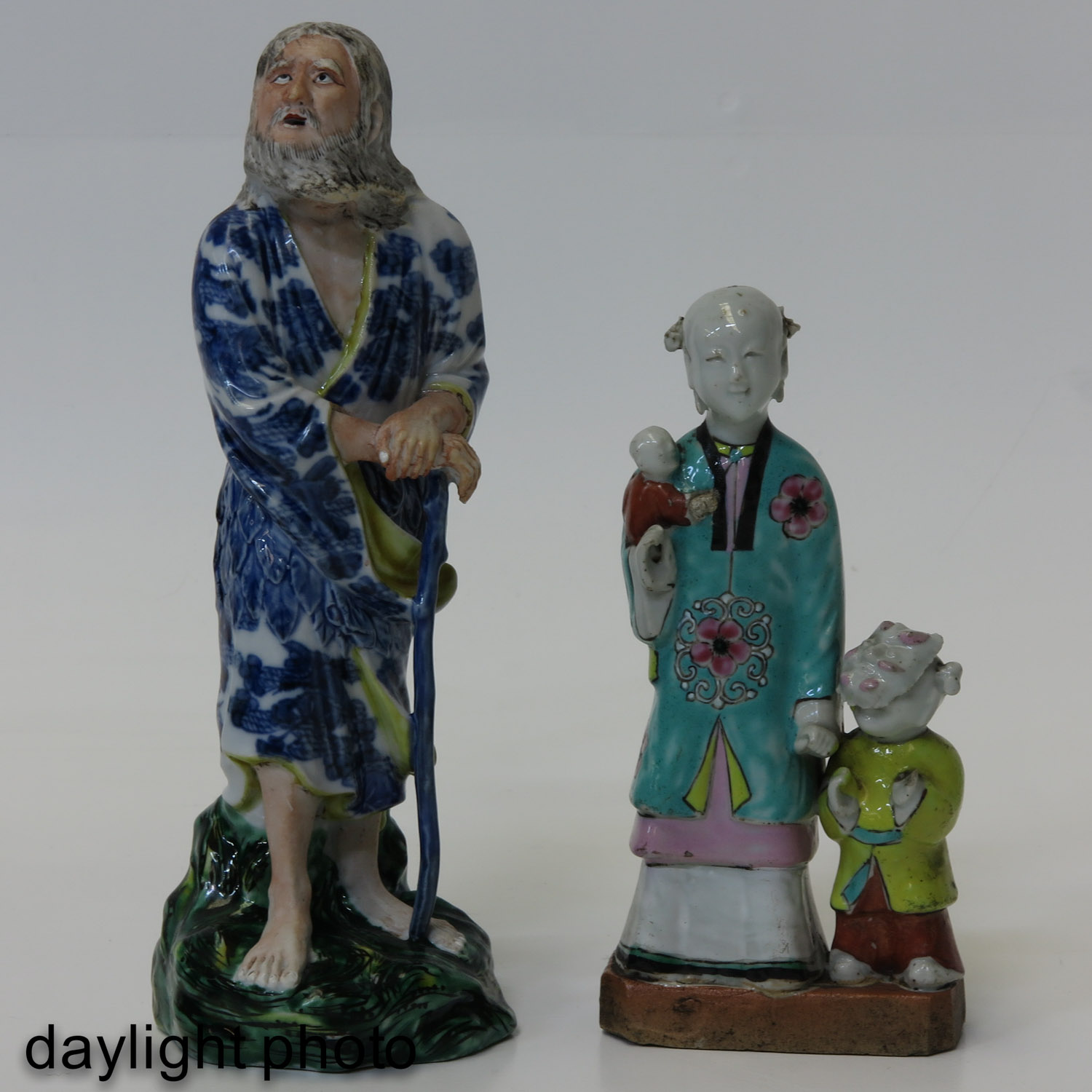 A Lot of 2 Chinese Porcelain Sculptures - Image 7 of 10