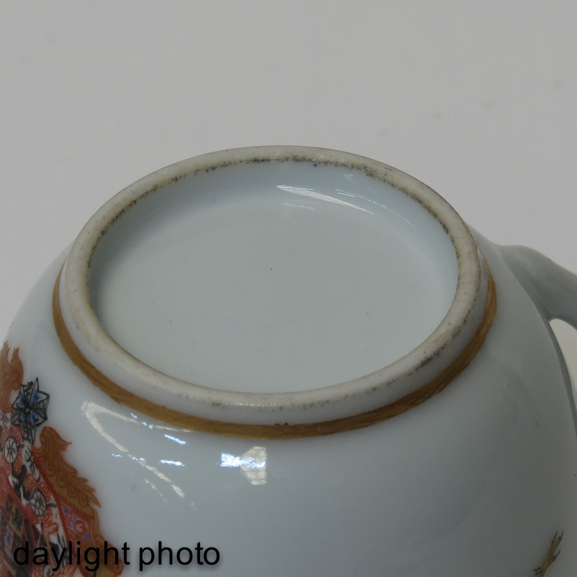 A Pair of Polychrome Decor Cups - Bild 8 aus 9