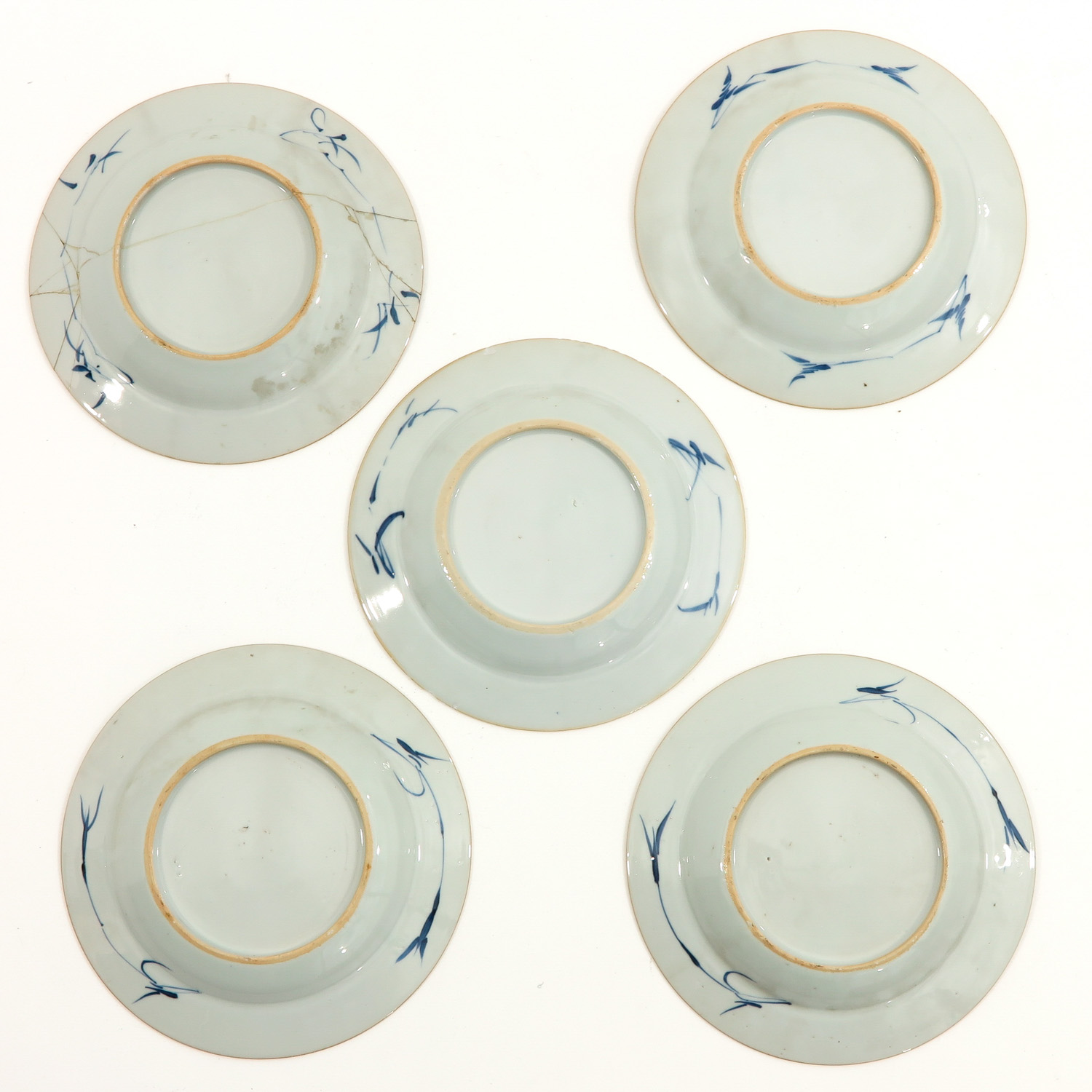 A Collection of 5 Blue and White Plates - Image 2 of 9