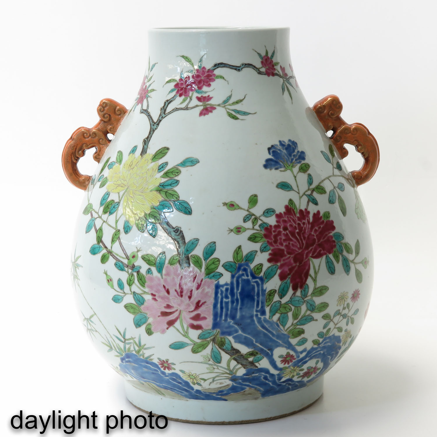 A Famille Rose Hu Vase - Image 7 of 10