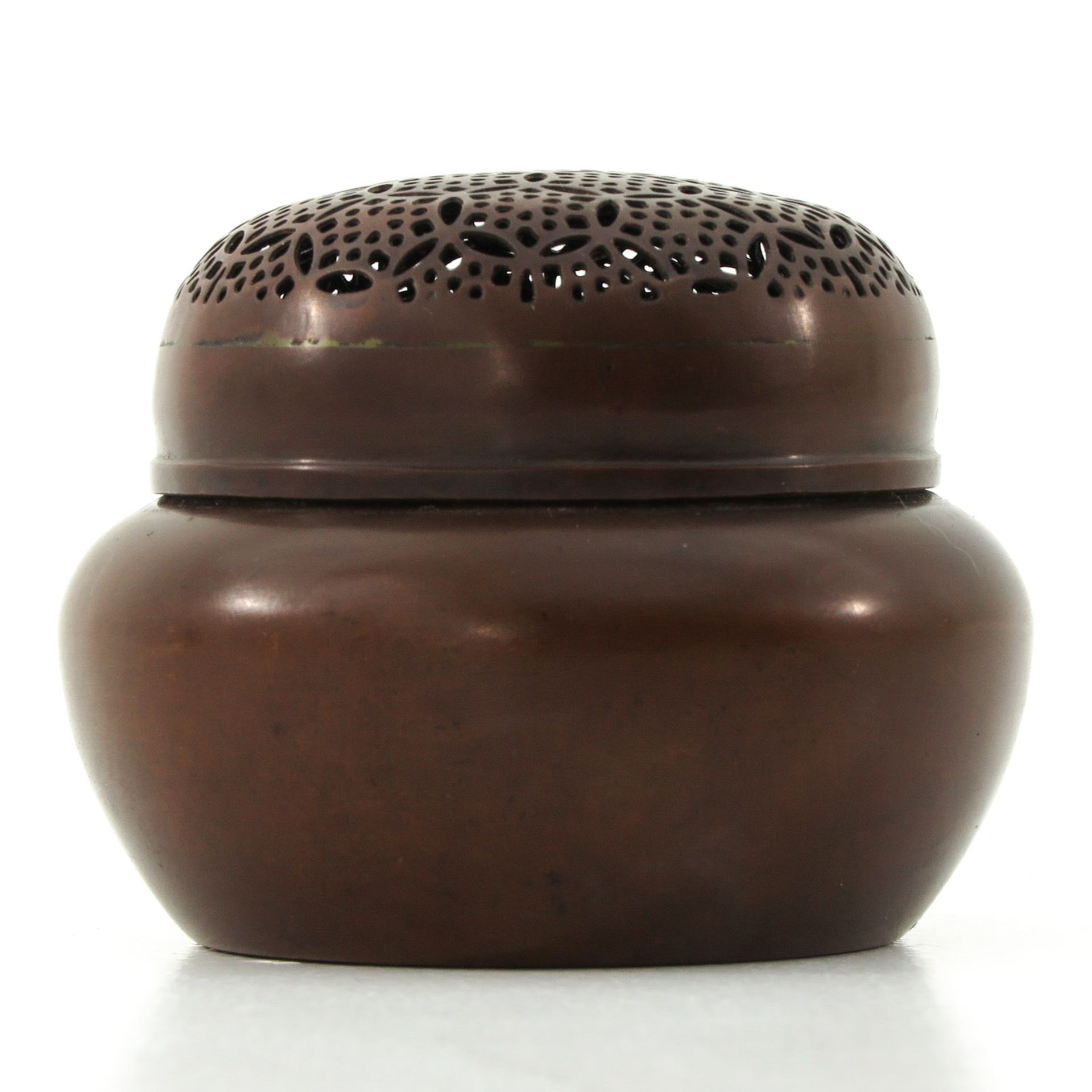 A Bronze Jar with Cover - Bild 2 aus 10