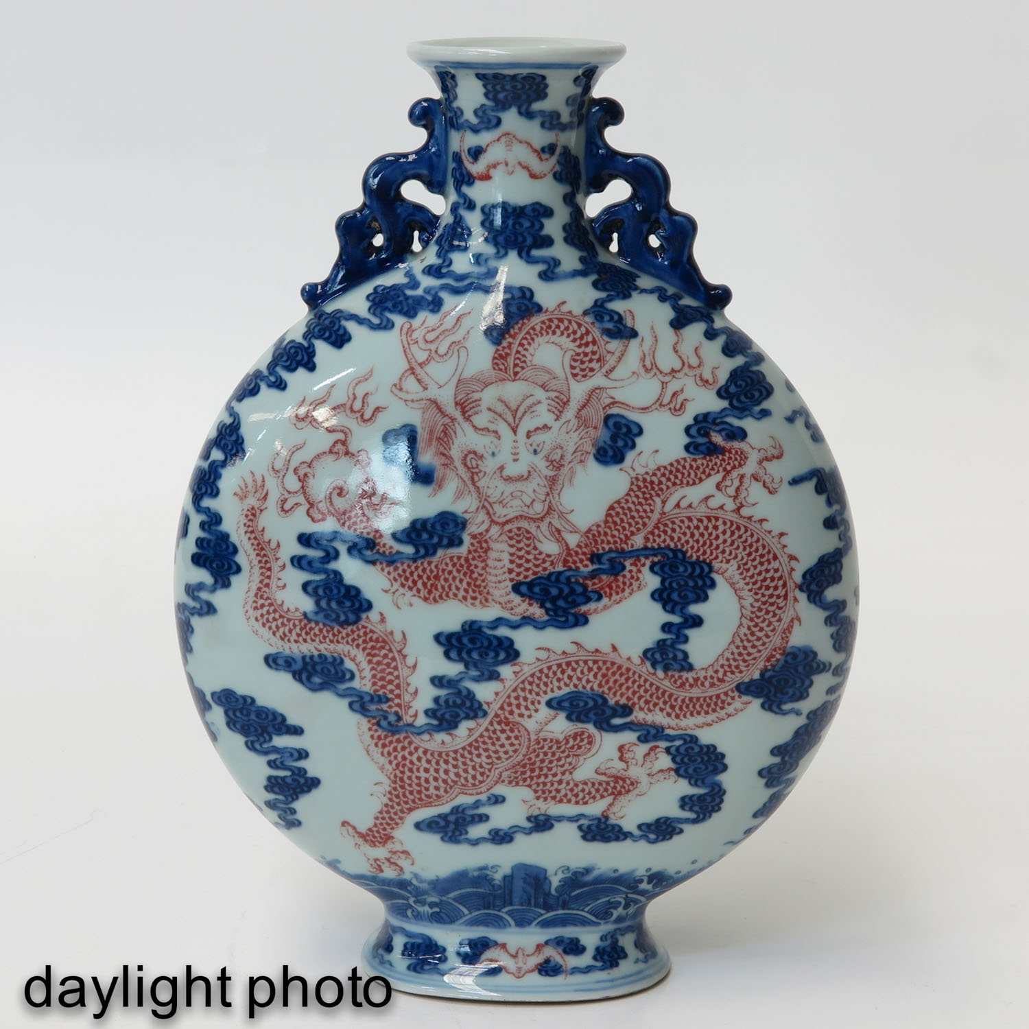 A Blue and Red Moon Bottle Vase - Image 7 of 10