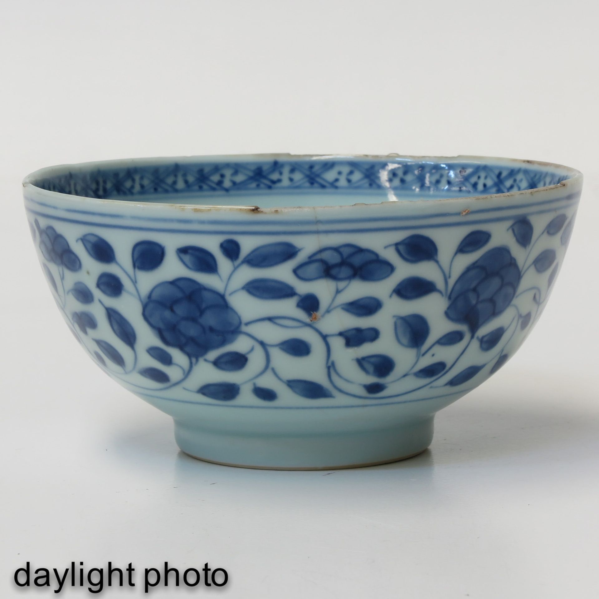 A Series of 3 Blue and White Bowls - Image 7 of 9