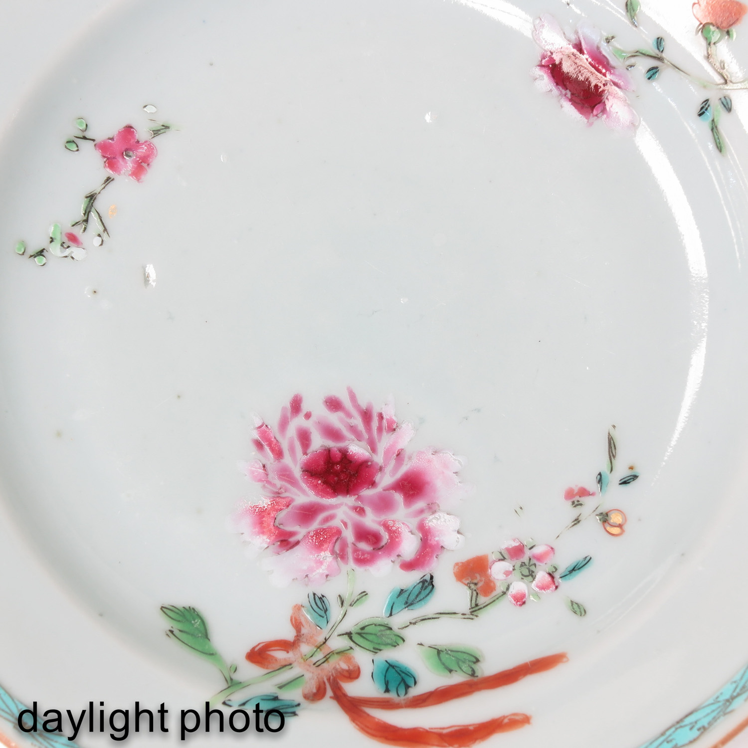 A Series of 5 Famille Rose Plates - Image 9 of 9