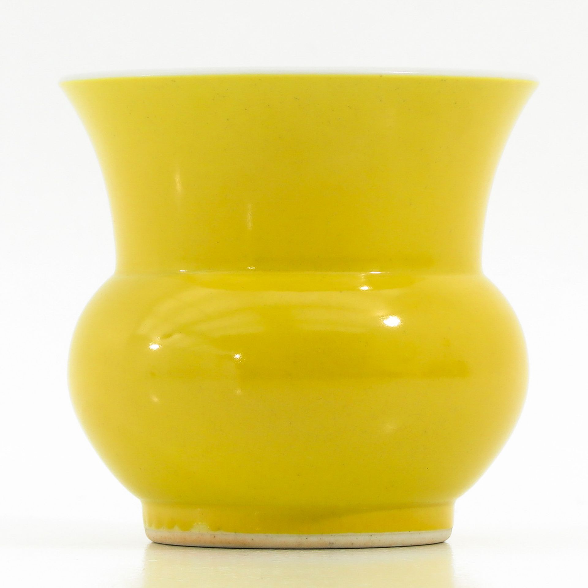 A Yellow Glazed Vase - Bild 2 aus 9