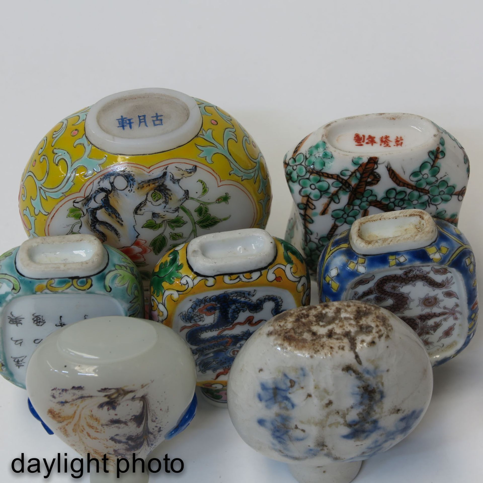 A Collection of 7 Snuff Bottles - Image 8 of 10