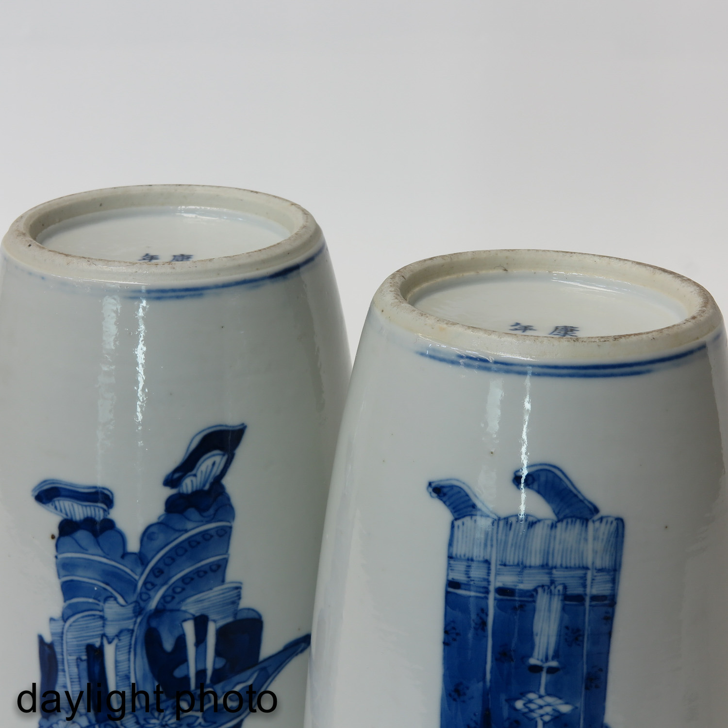 A Pair of Blue and White Vases - Image 8 of 10