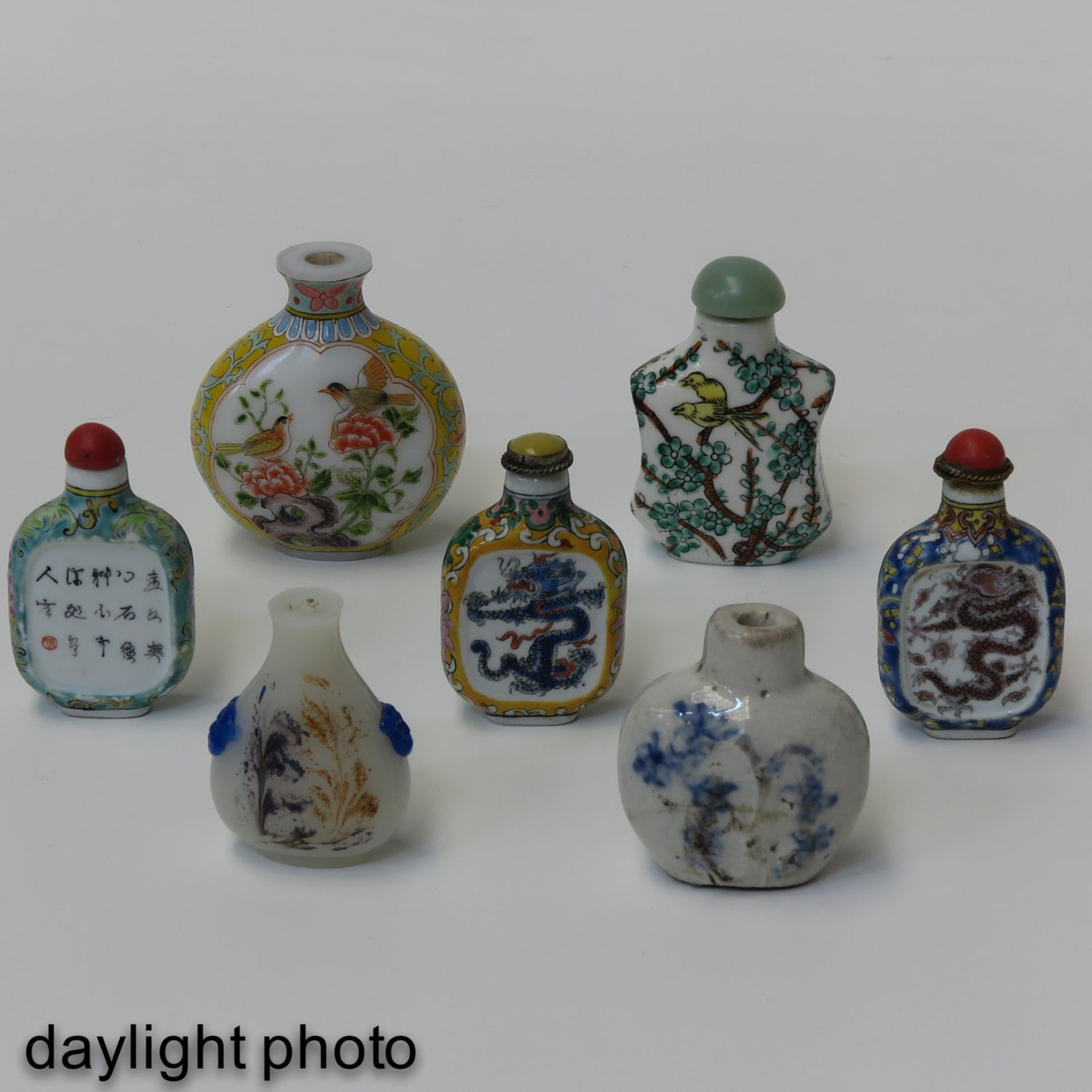 A Collection of 7 Snuff Bottles - Image 7 of 10