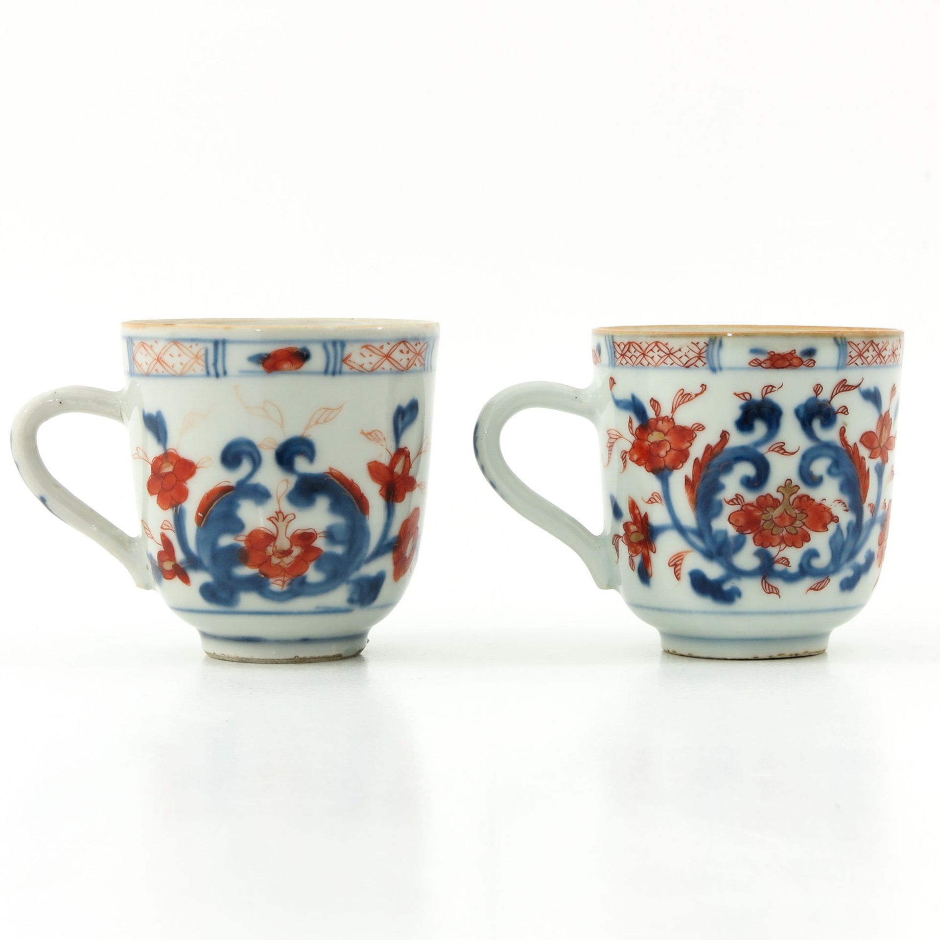 A Pair of Imari Cups and Saucers - Bild 3 aus 8