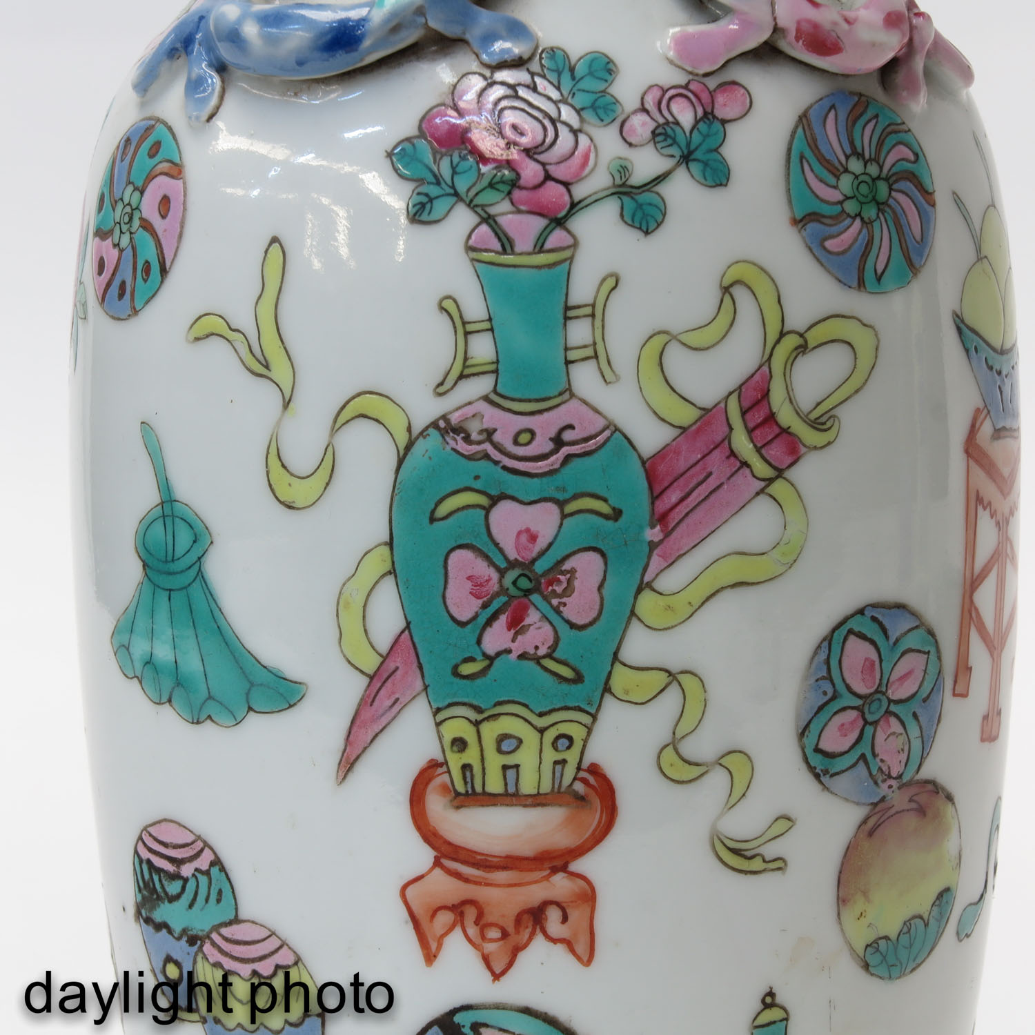 A Cantonese Porcelain Lamp - Image 10 of 10