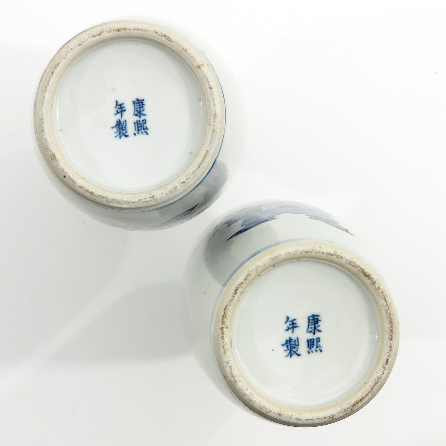 A Pair of Blue and White Vases - Image 6 of 10