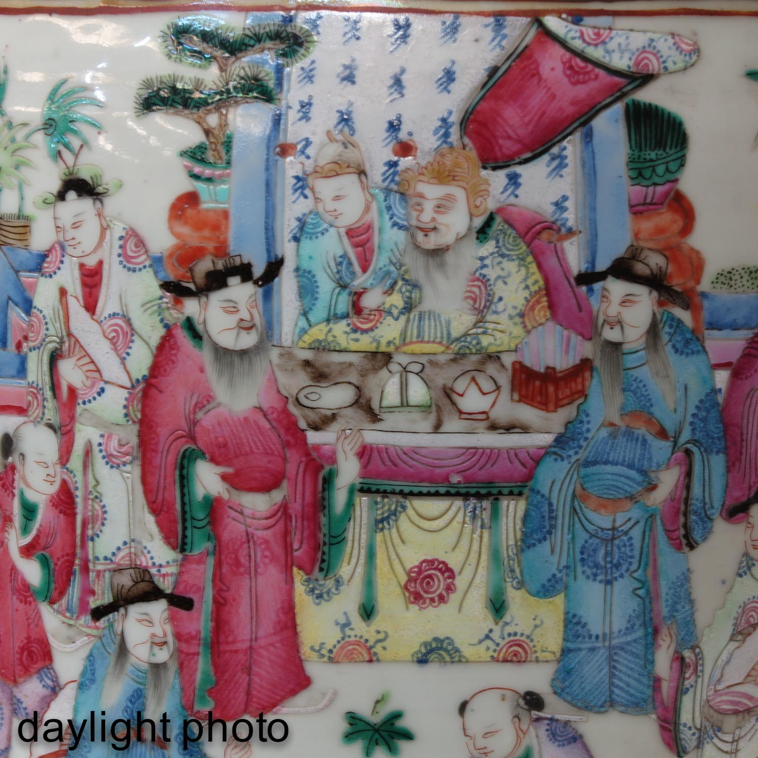 A Famille Rose Cantonese Vase - Image 10 of 10