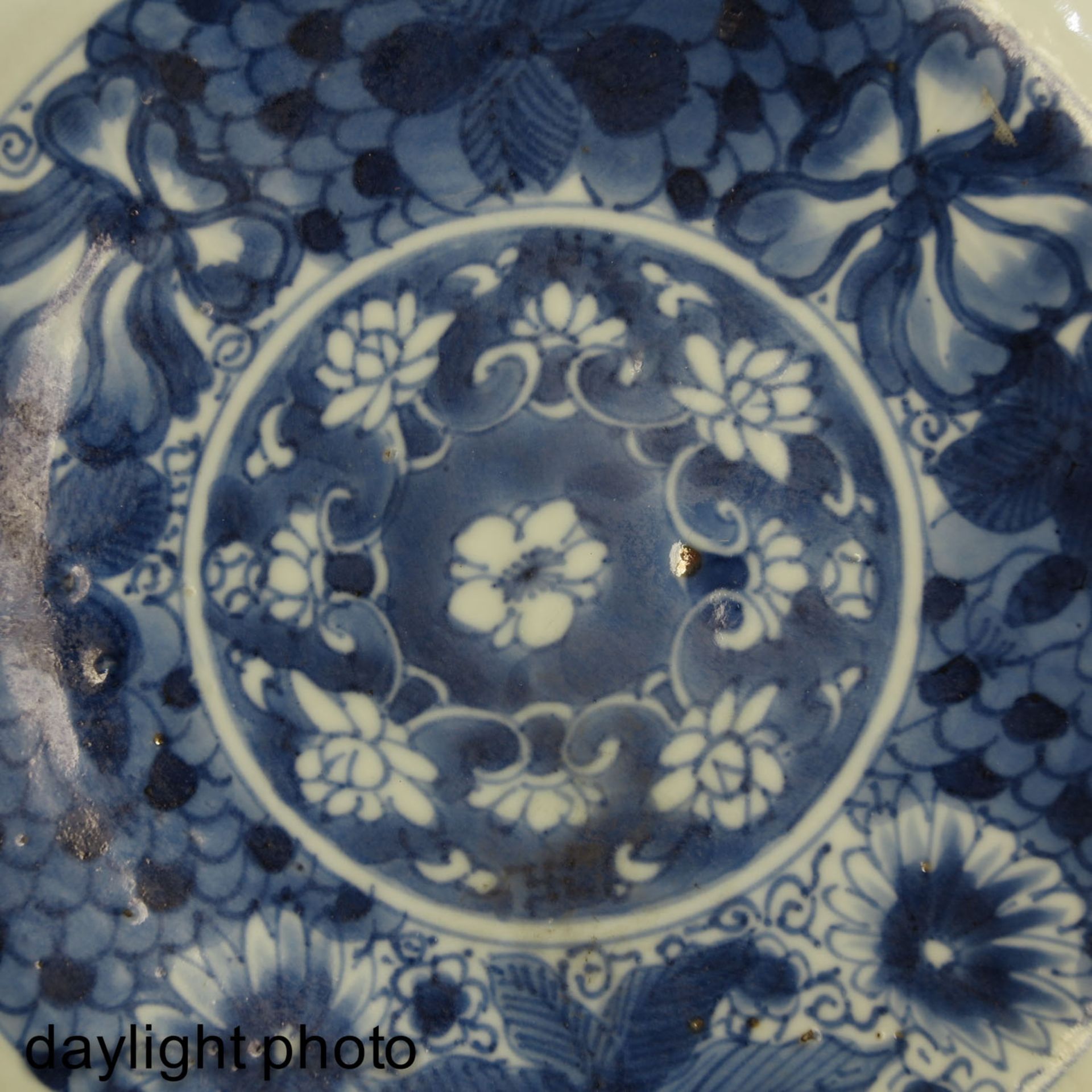 A Blue and White Plate - Bild 6 aus 6
