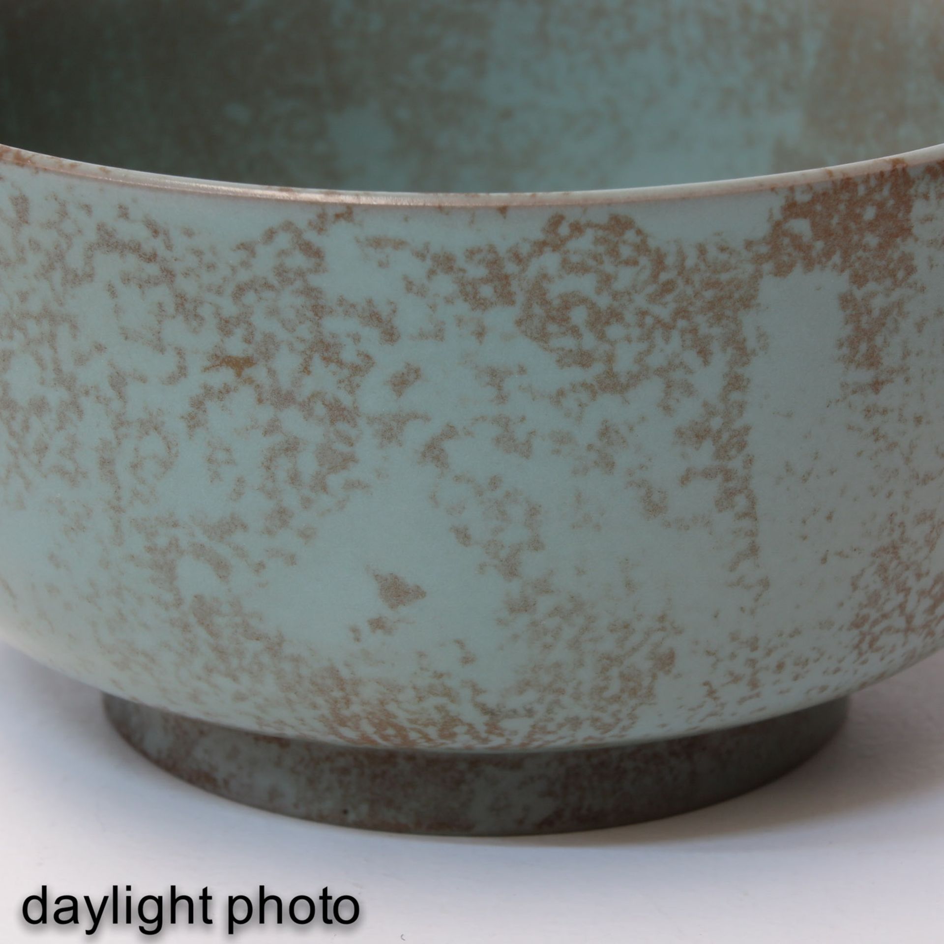 A Hare Fur Tea Bowl and Celandon Bowl - Bild 9 aus 10