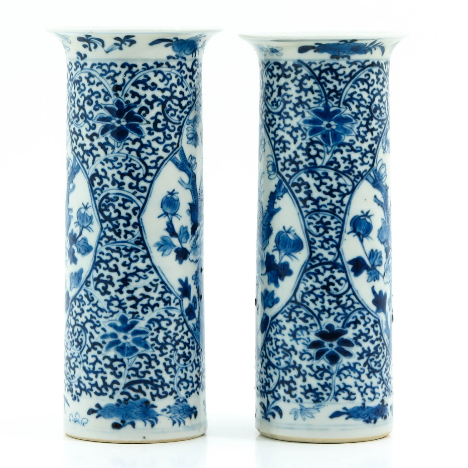 A Pair of Blue and White Vases - Image 4 of 10