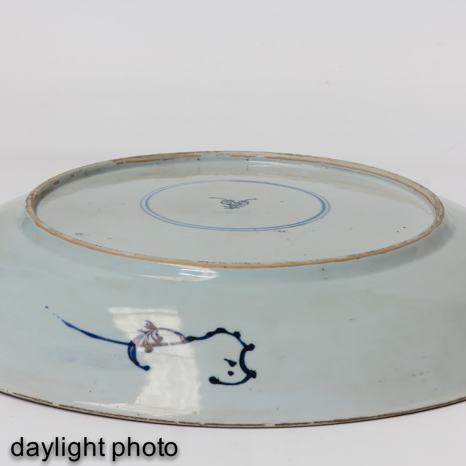 A Blue and White Charger - Image 6 of 8