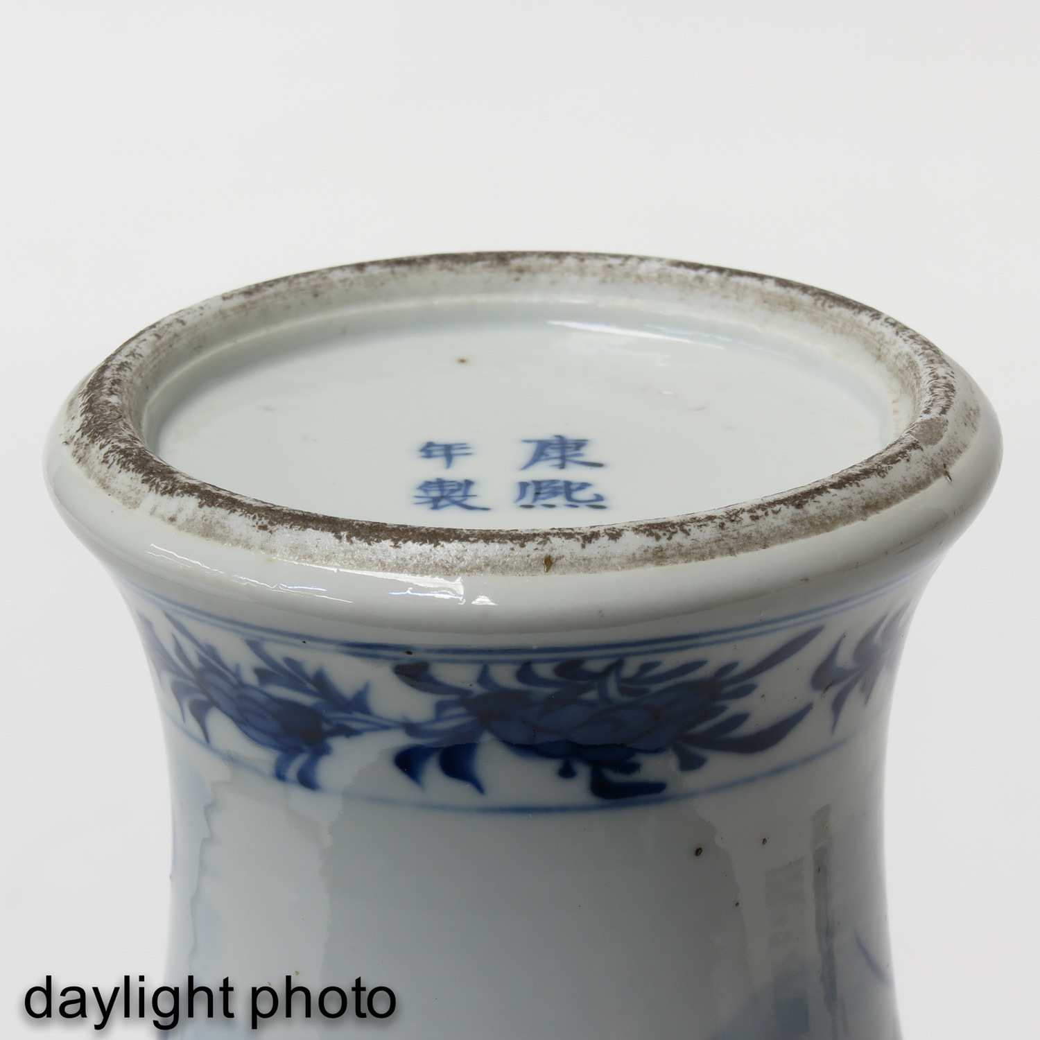 A Blue and White Covered Vase - Image 8 of 9