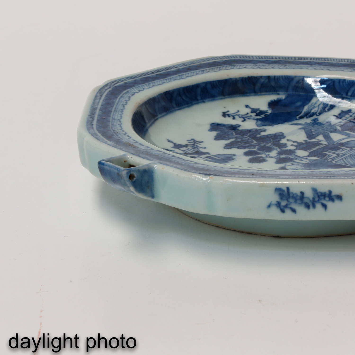 A Blue and White Plate Warmer - Image 5 of 6