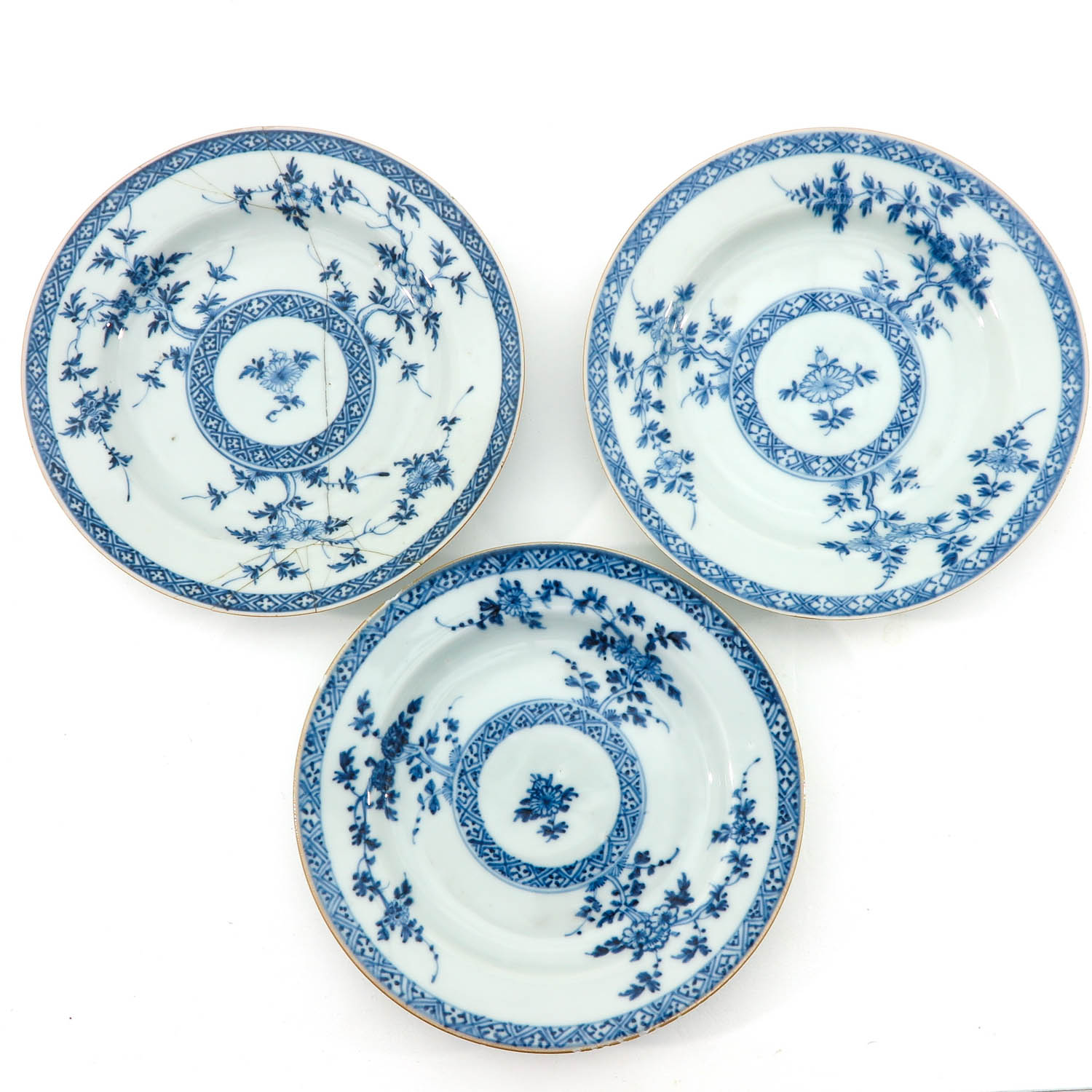 A Collection of 5 Blue and White Plates - Image 3 of 9