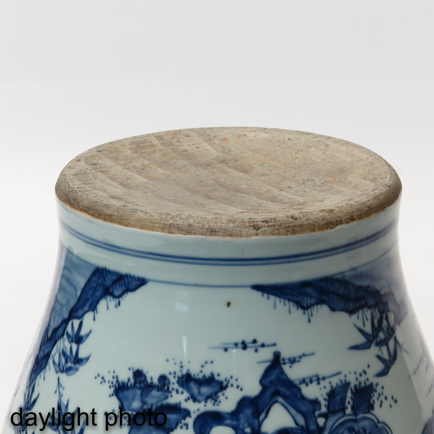 A Blue and White Jar - Image 8 of 9