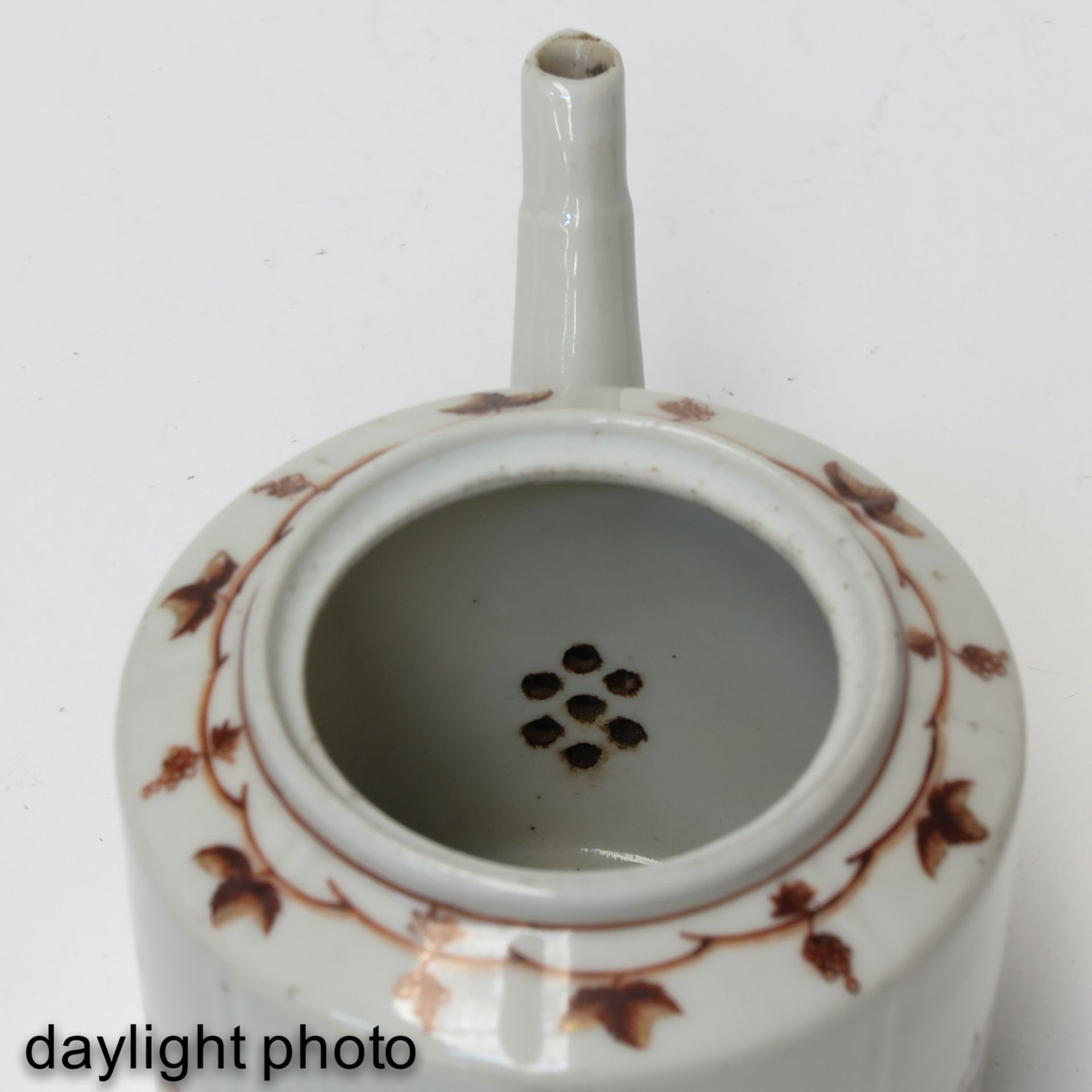 A Teapot and Small Dish - Bild 9 aus 9