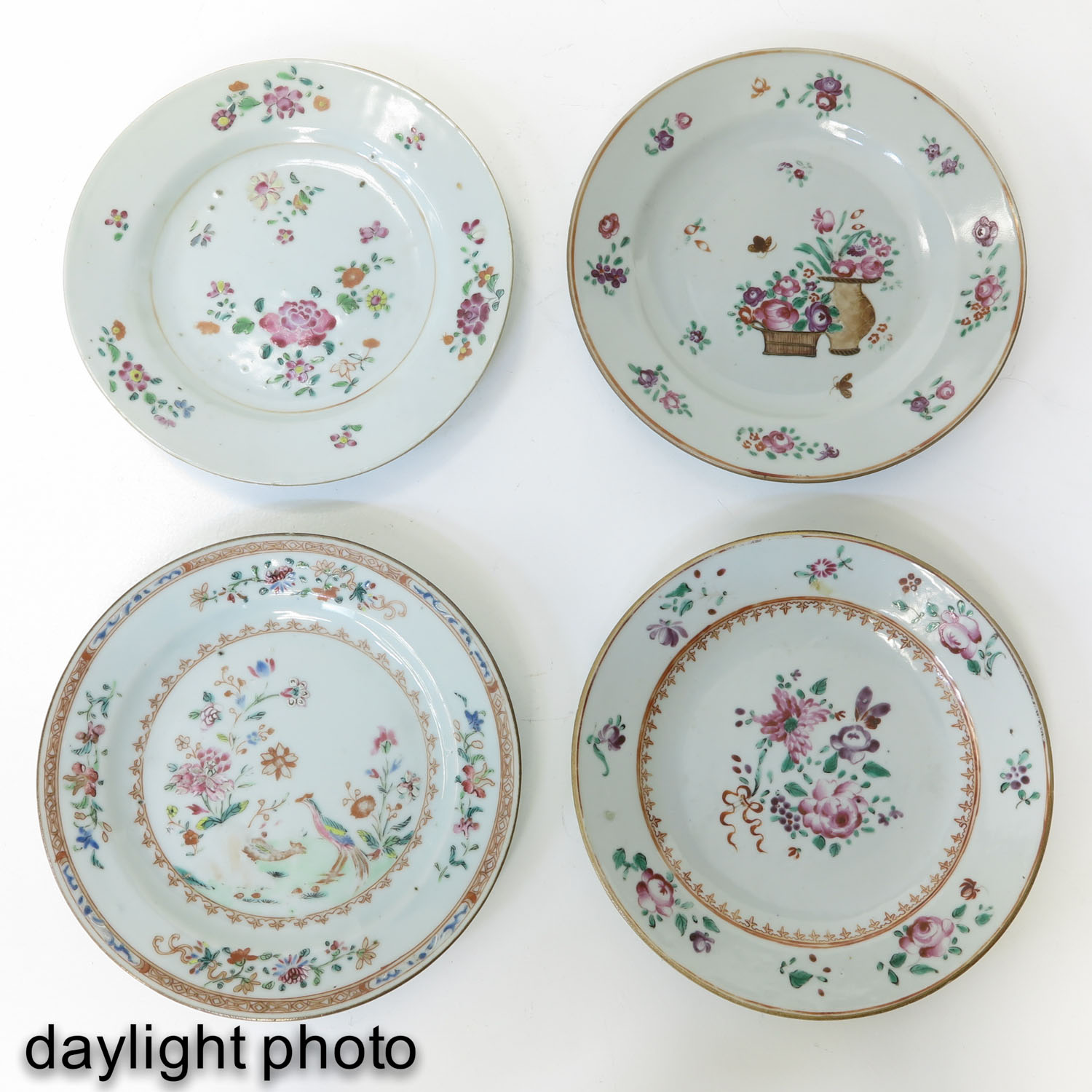 A Series of 4 Famille Rose Plates - Image 7 of 10