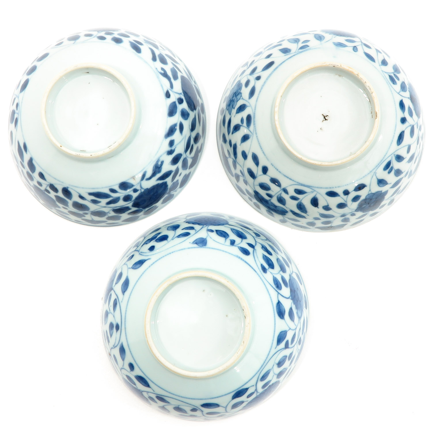 A Series of 3 Blue and White Bowls - Image 6 of 9