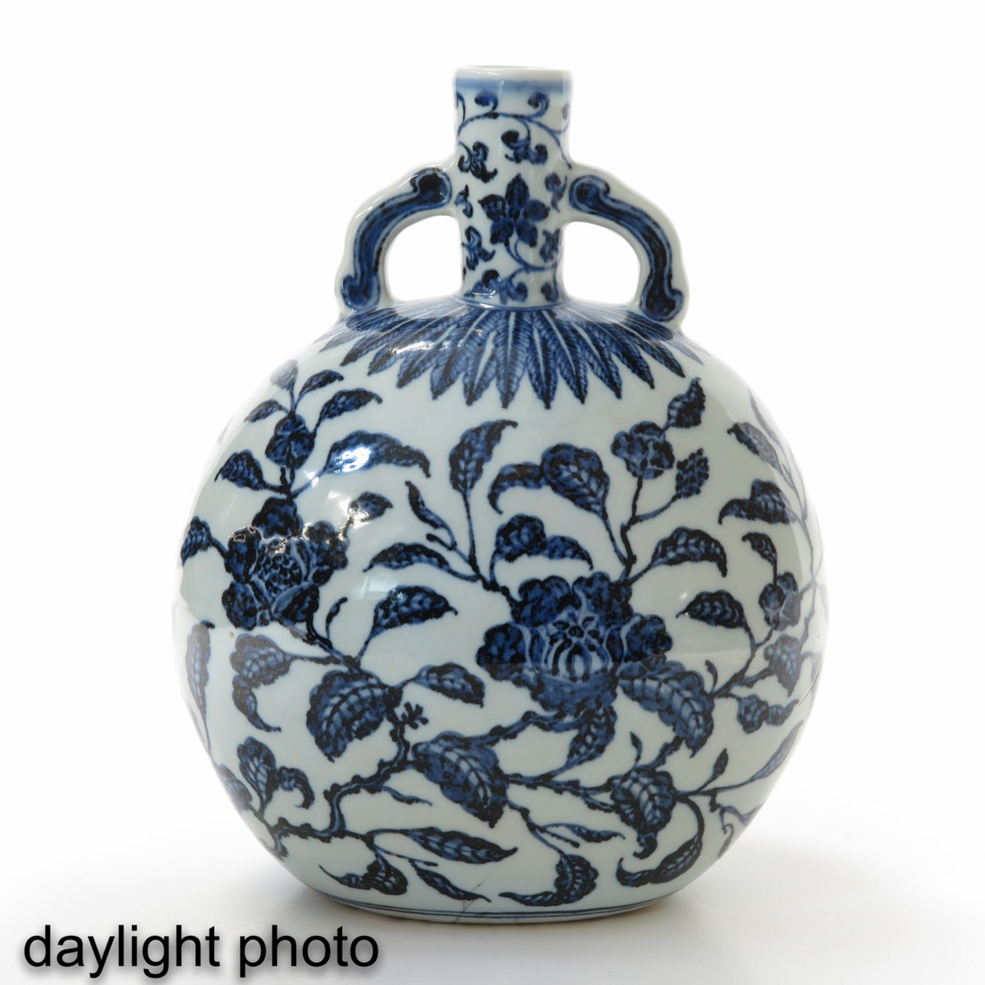A Blue and White Moon Bottle - Image 7 of 9
