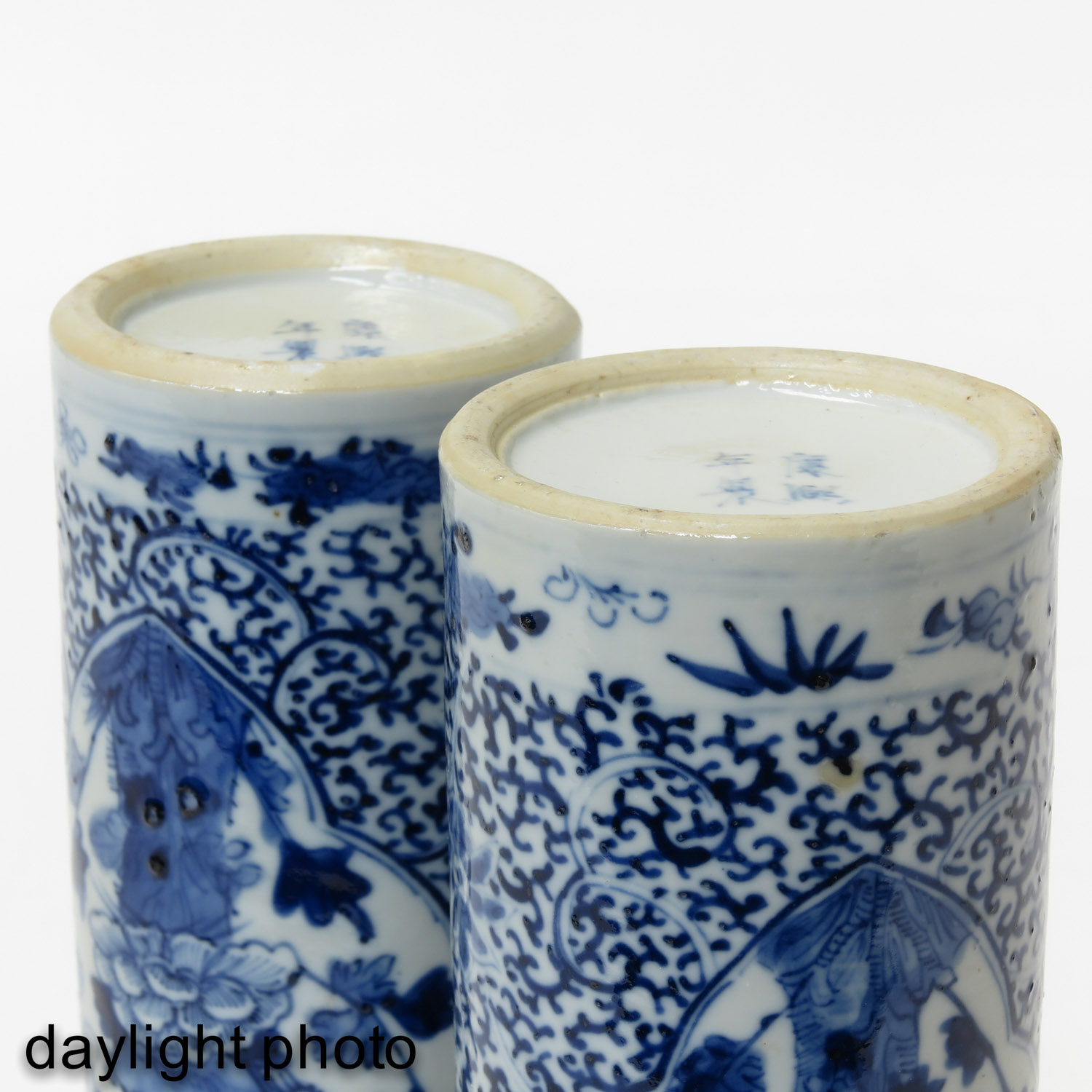 A Pair of Blue and White Vases - Image 8 of 10