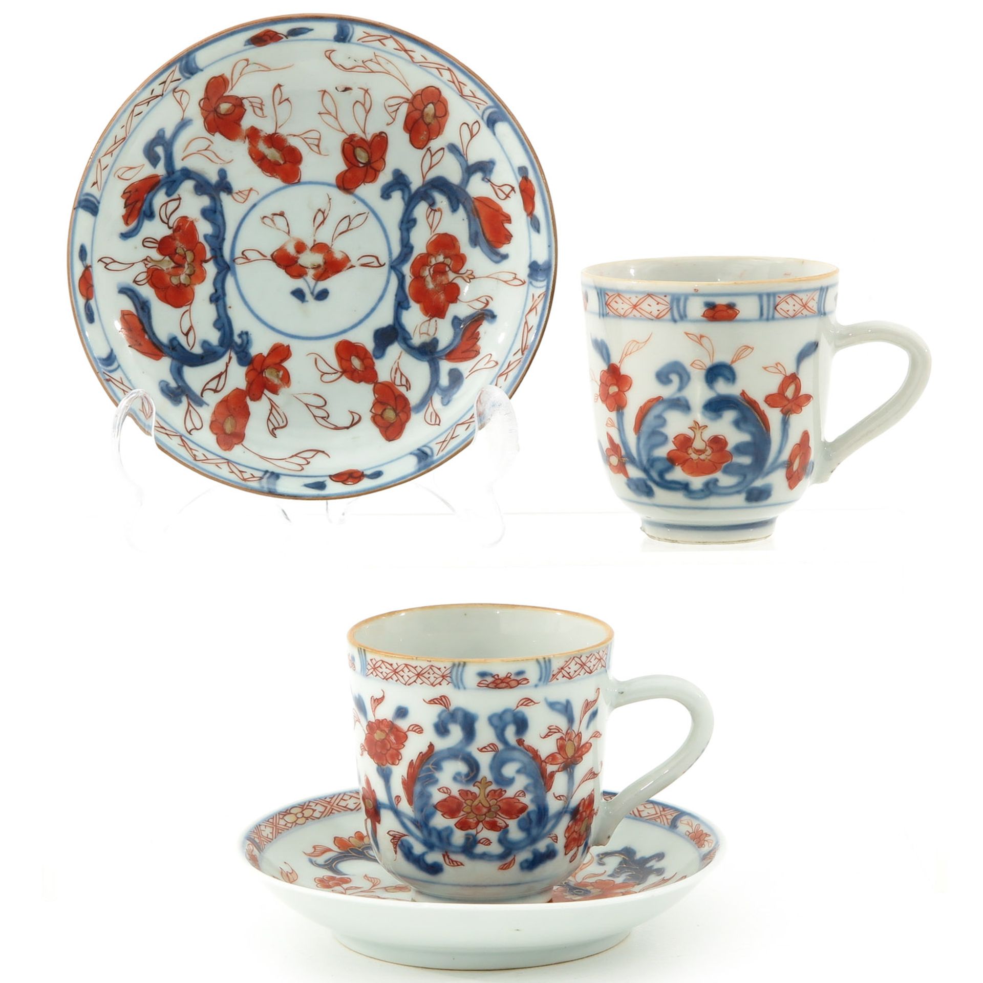 A Pair of Imari Cups and Saucers
