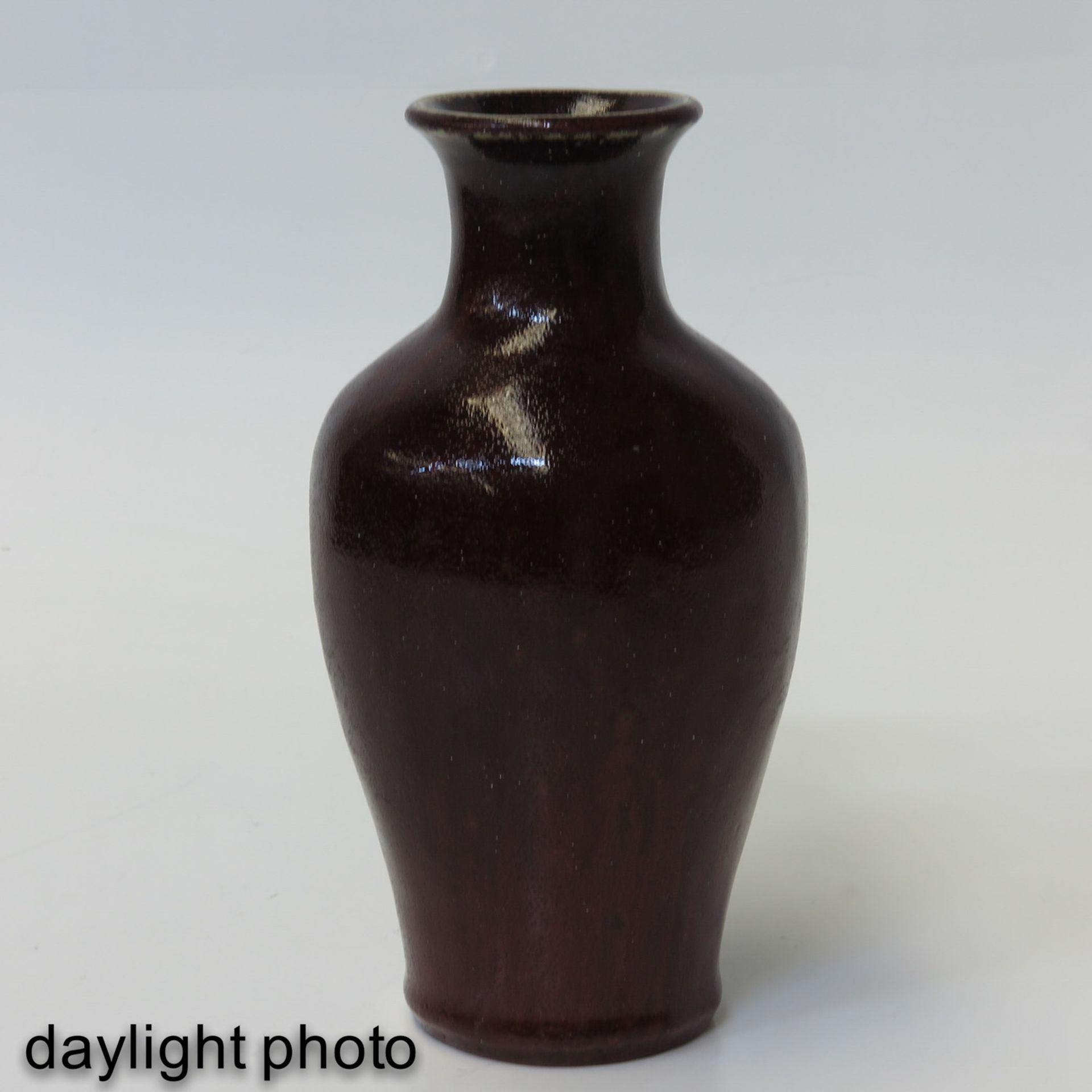 A Sang de Boeuf Vase - Bild 7 aus 9