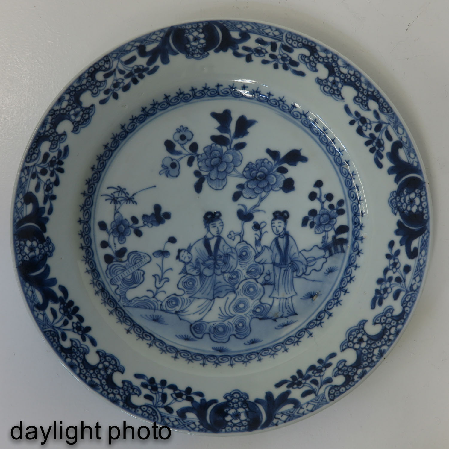 A Pair of Blue and White Plates - Image 7 of 9