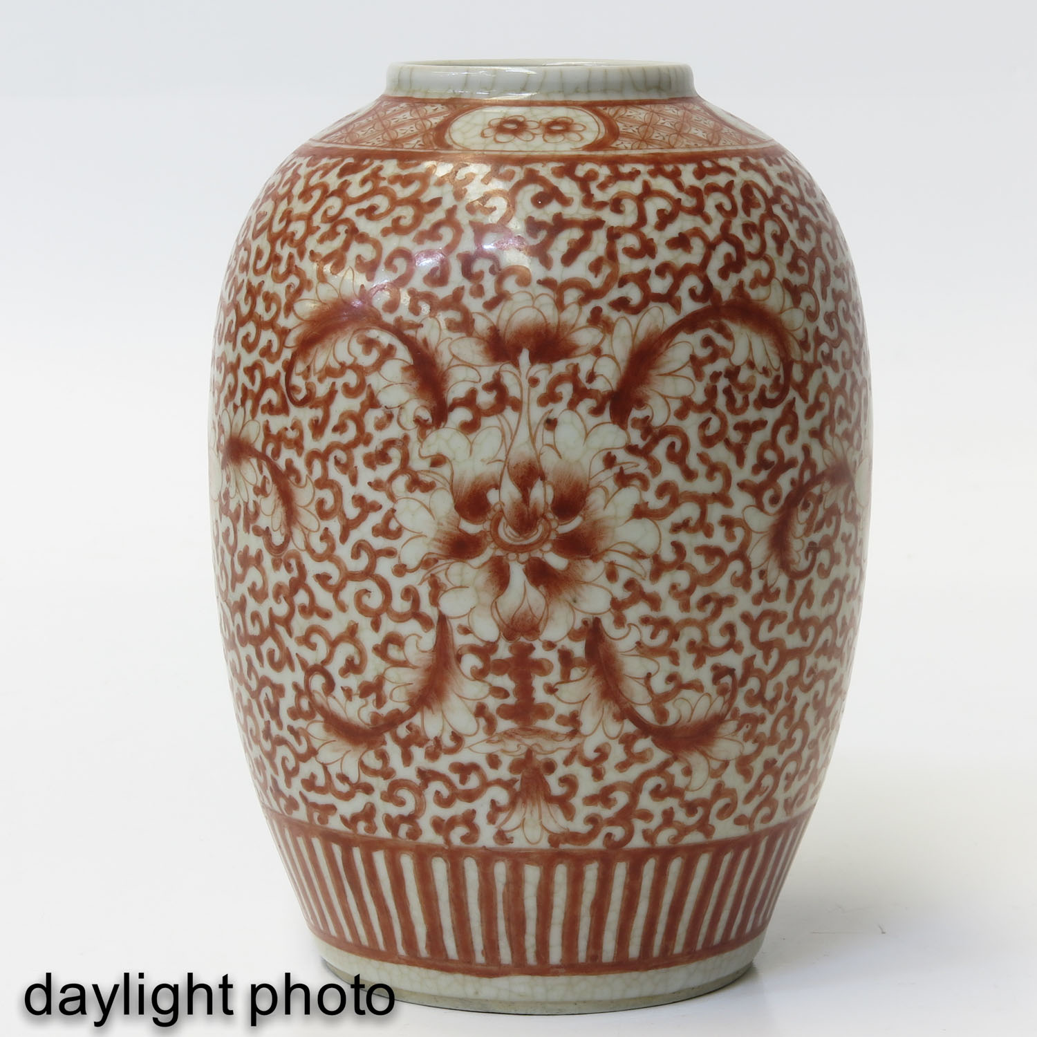 A Red Floral Decor Vase - Image 7 of 9