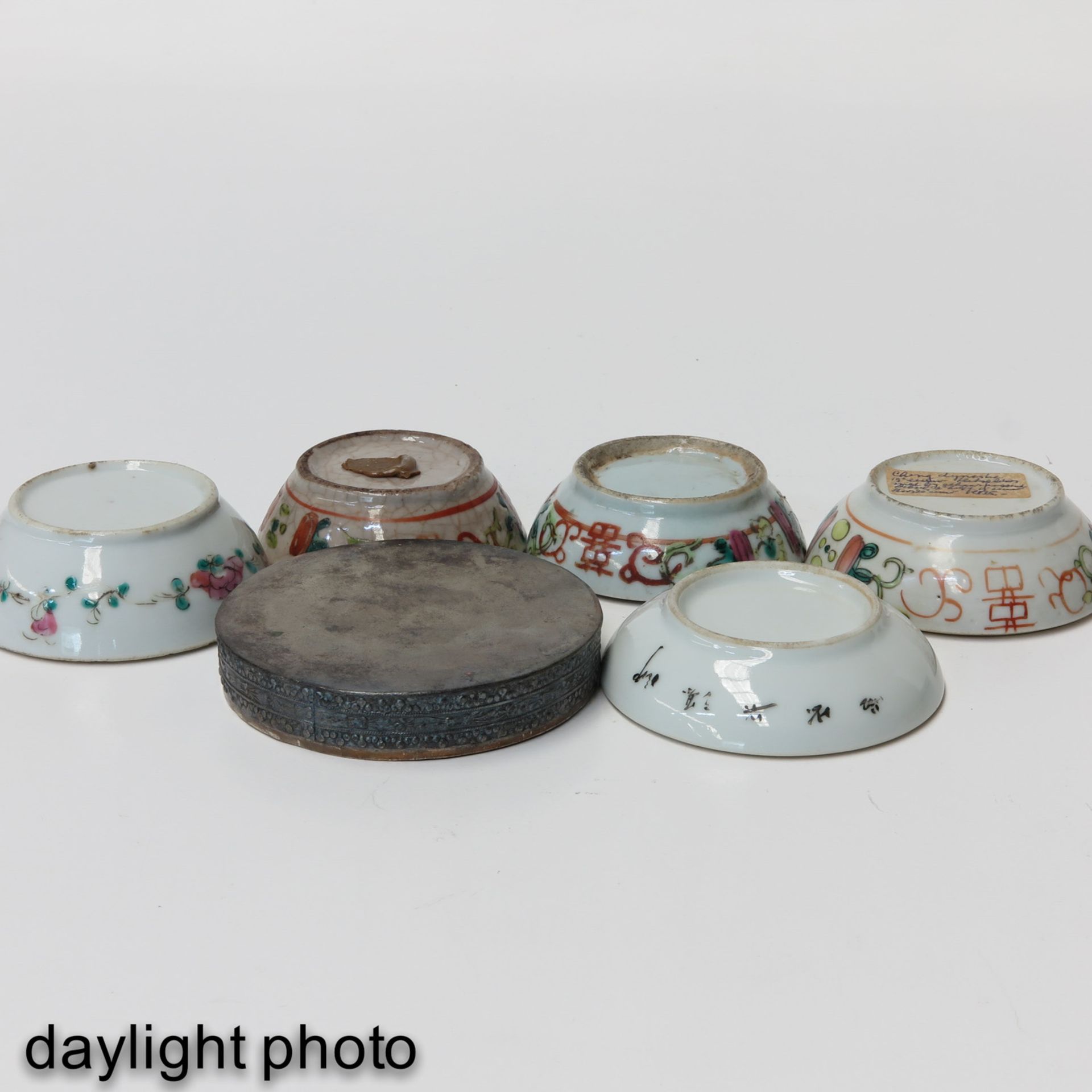 A Colllection of Porcelain Boxes and Covers - Bild 8 aus 9