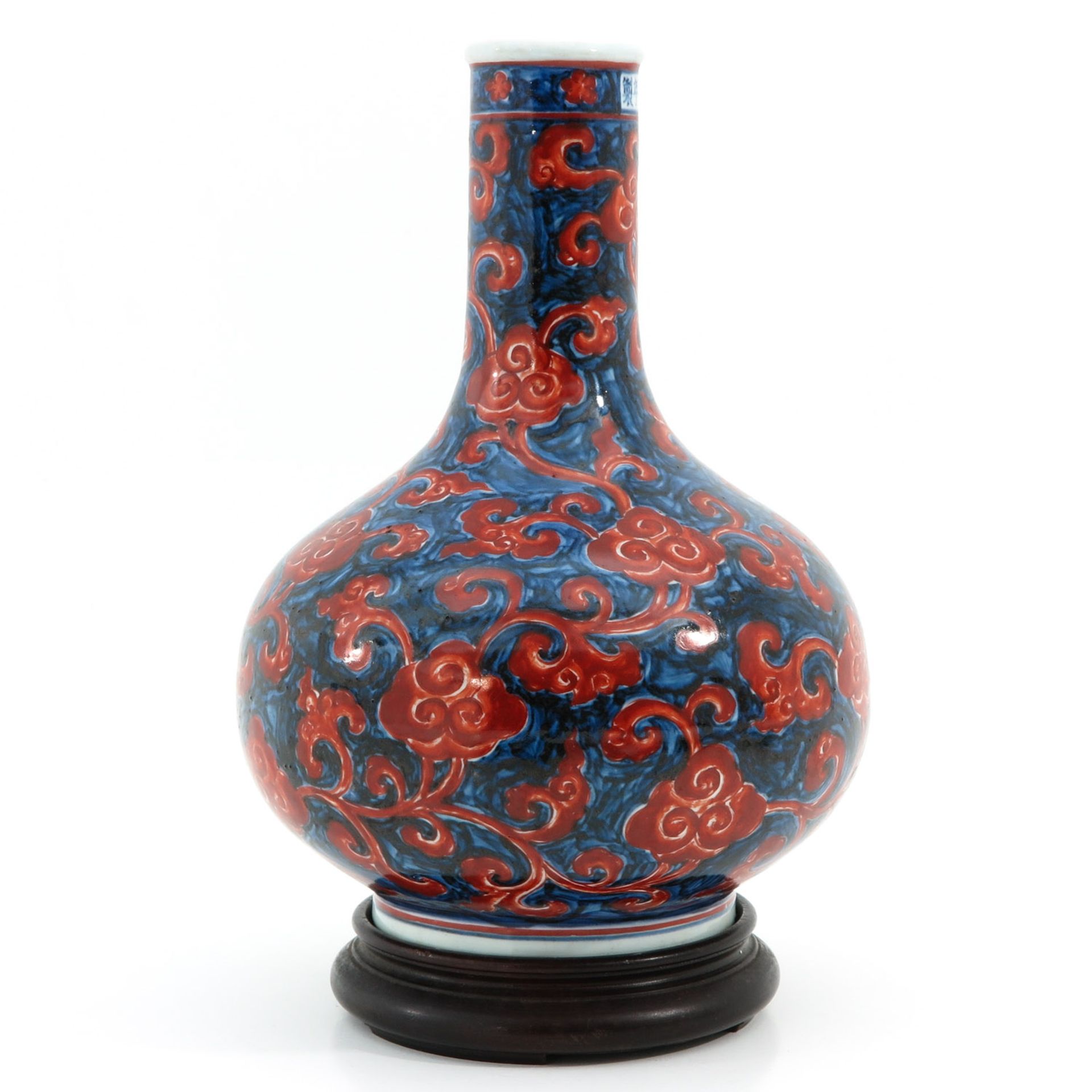 A Blue and Red Bottle Vase - Bild 2 aus 9