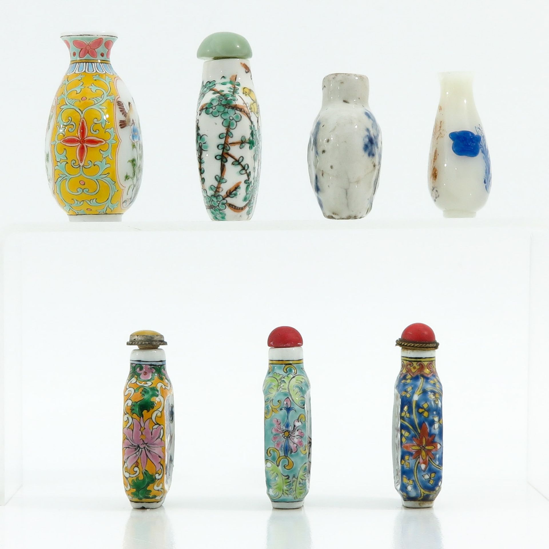 A Collection of 7 Snuff Bottles - Image 4 of 10
