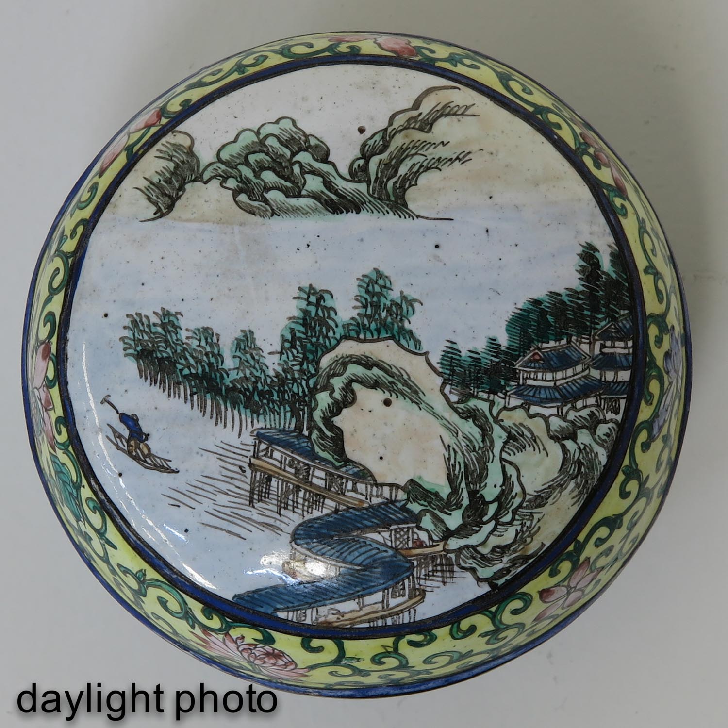 A Famille Rose Enamel Box - Image 9 of 9