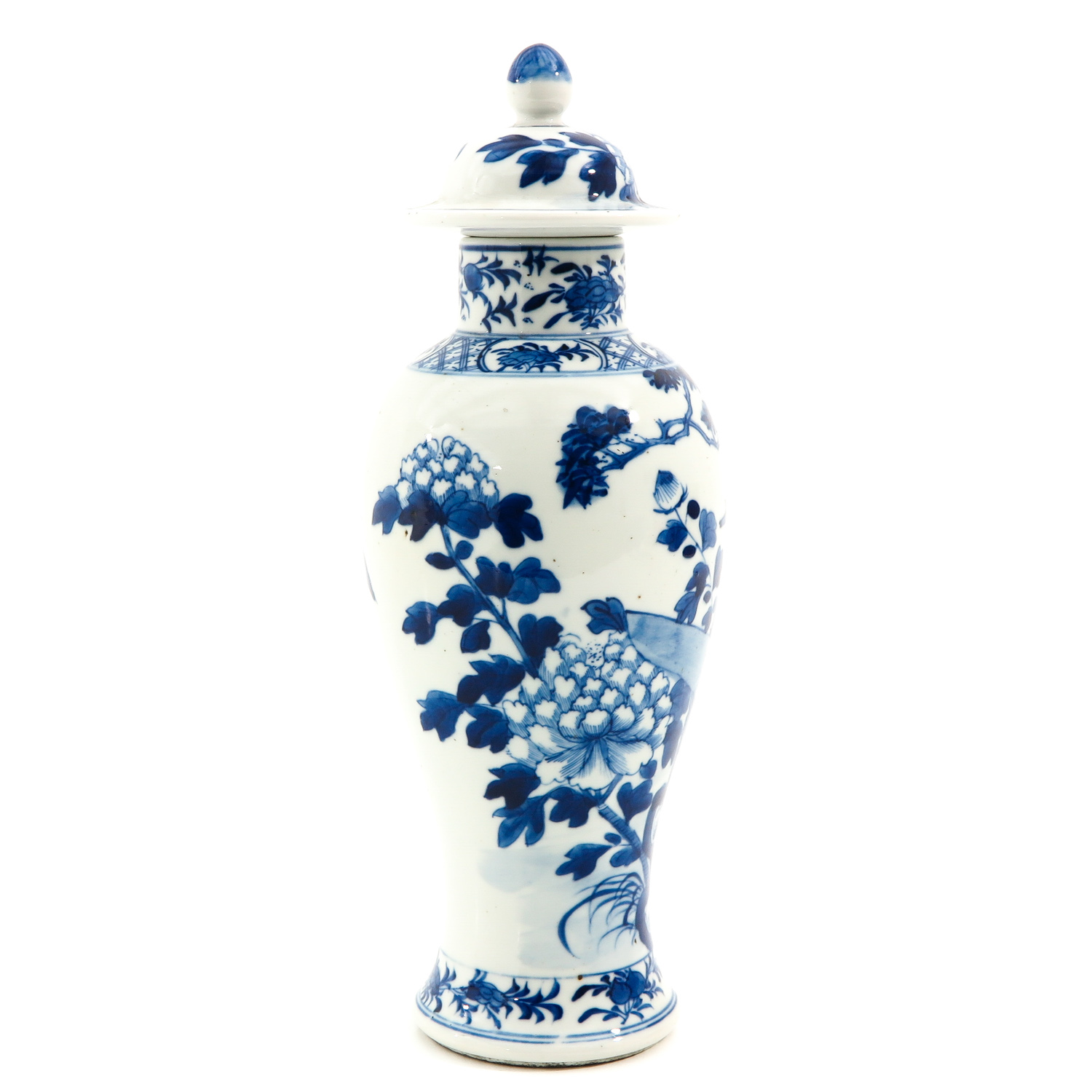 A Blue and White Covered Vase - Image 4 of 9