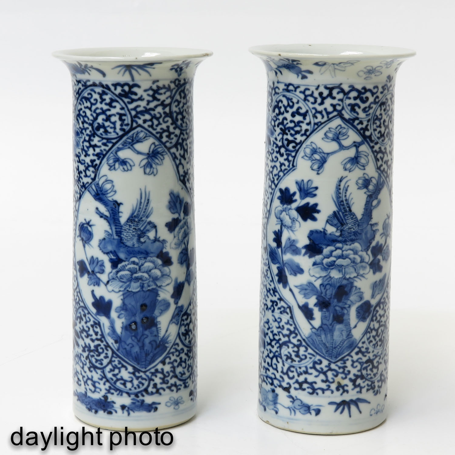 A Pair of Blue and White Vases - Image 7 of 10