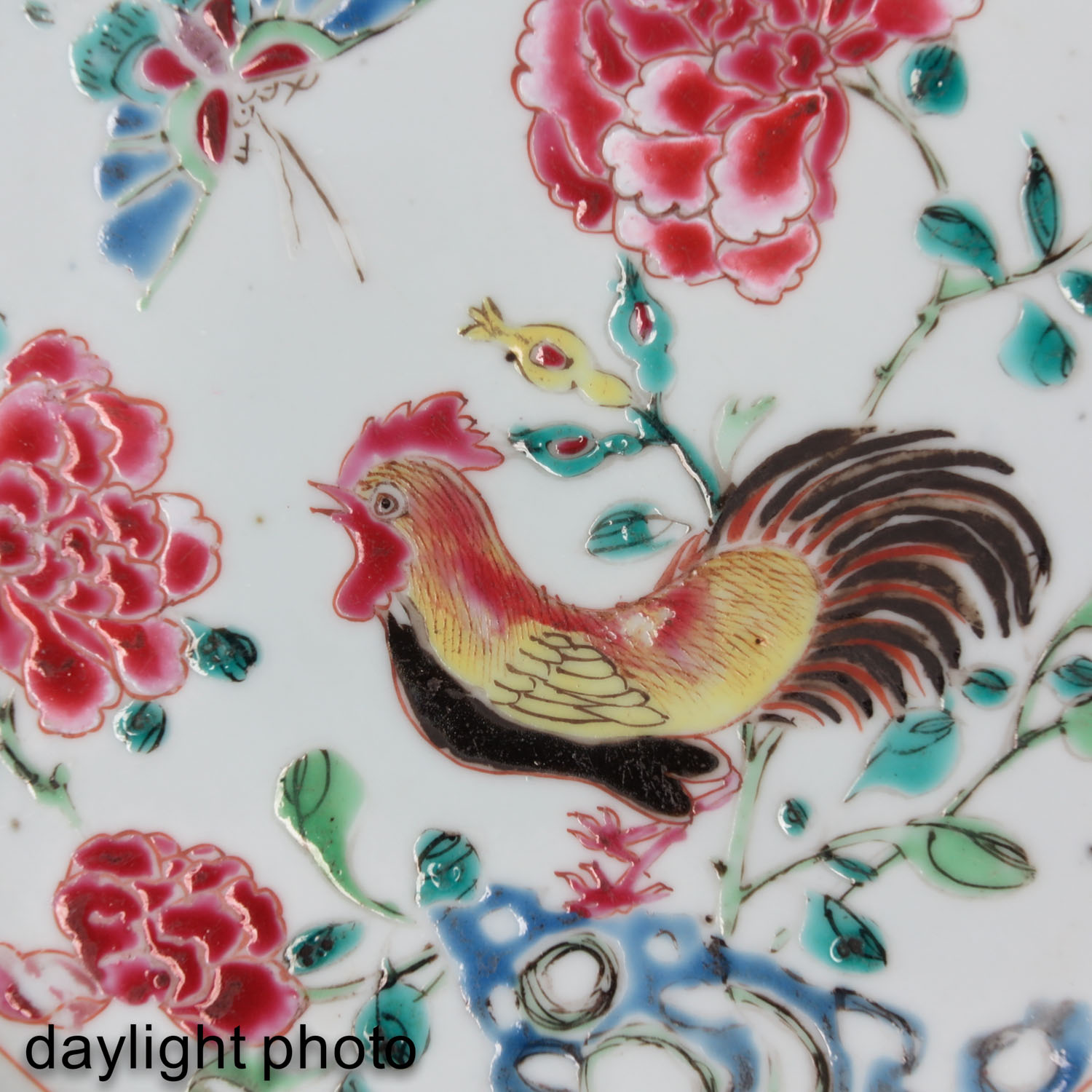 A Pair of Famille Rose Plates - Image 9 of 9