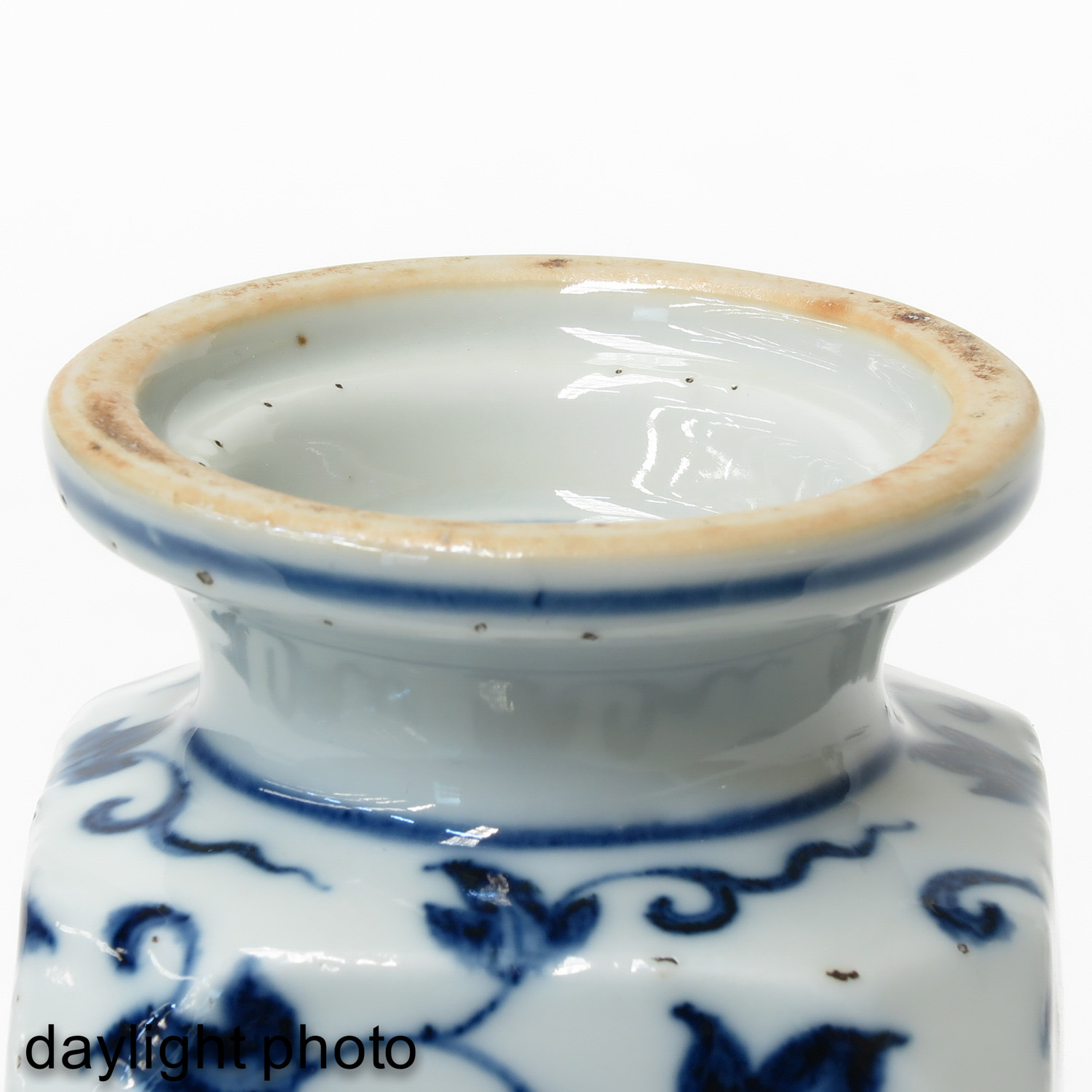 A Blue and White Vase - Image 8 of 10