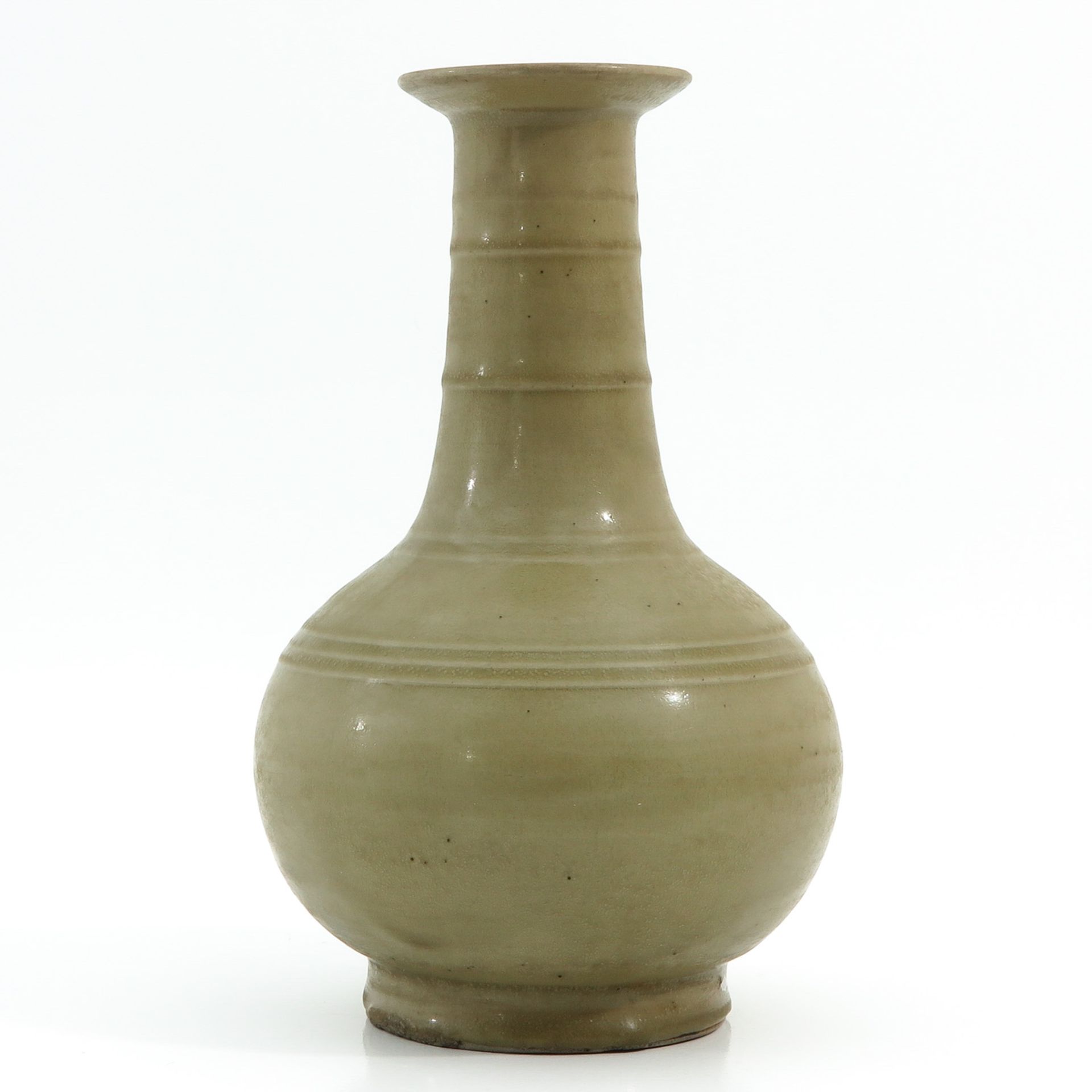A Cream Glazed Vase - Bild 2 aus 9