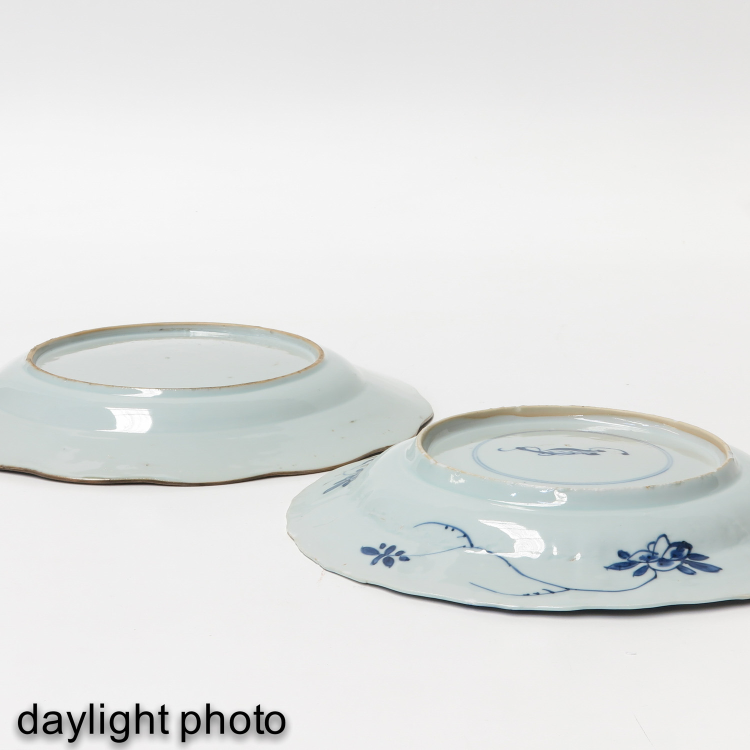 A Lot of 2 Blue and White Plates - Image 8 of 10