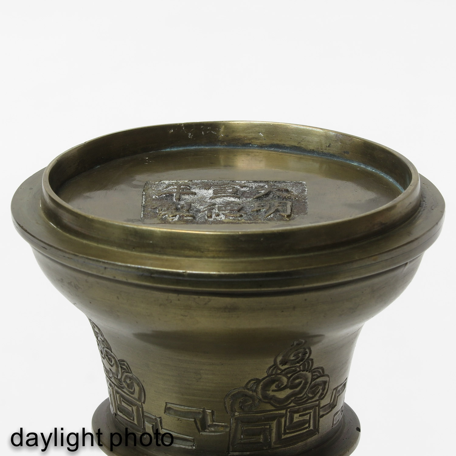 A Bronze Altar Vase - Image 8 of 9