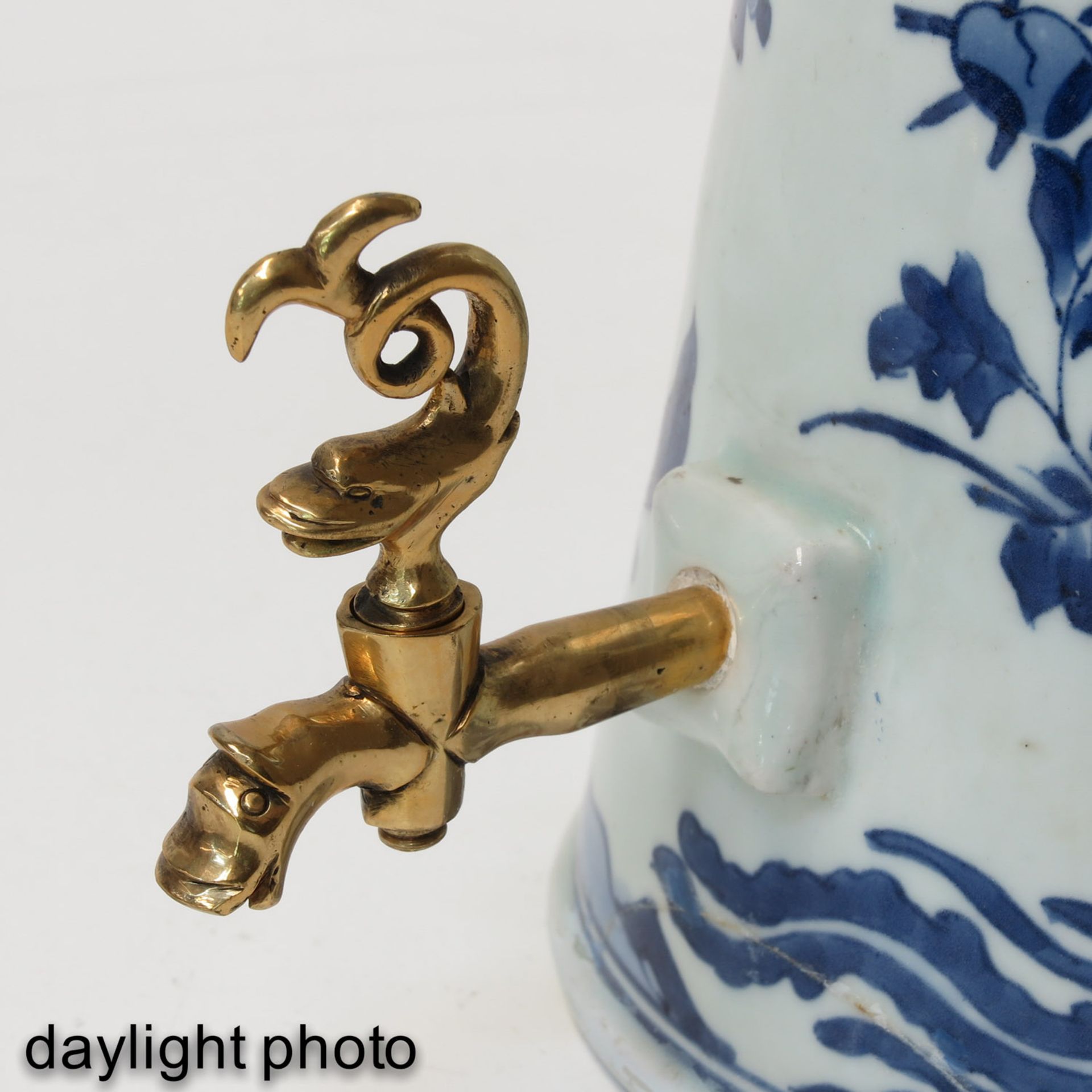 A Blue and White Decanter - Image 9 of 10