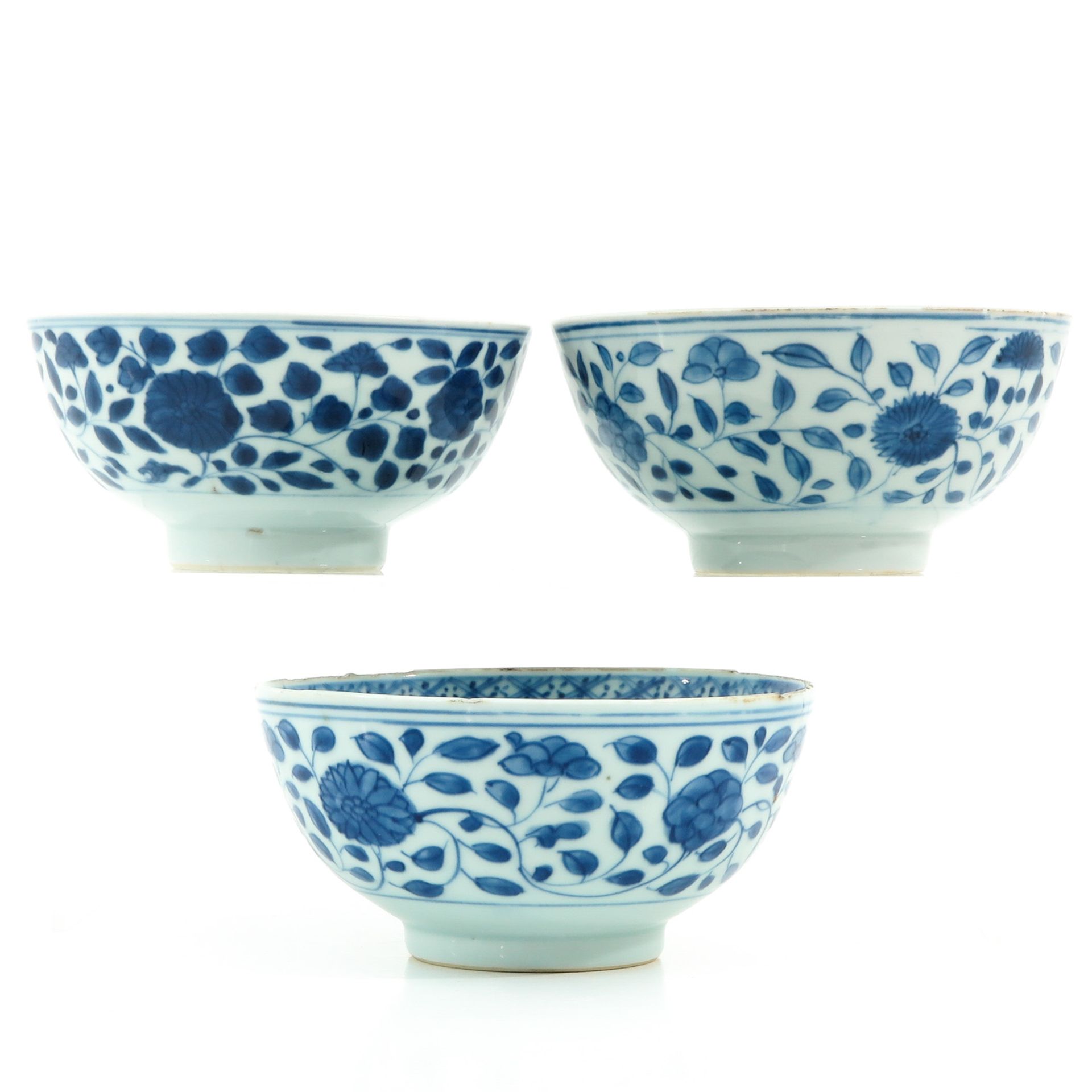 A Series of 3 Blue and White Bowls - Image 3 of 9