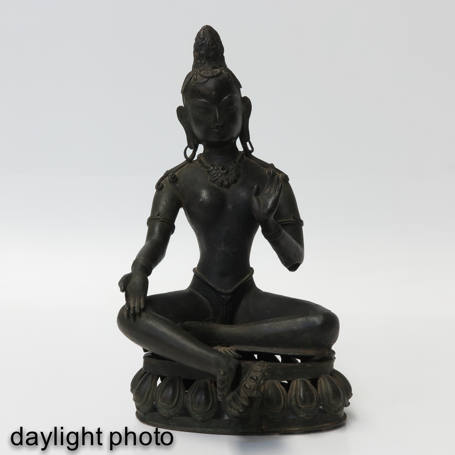 A Bronze Buddha Sculpture - Image 7 of 9