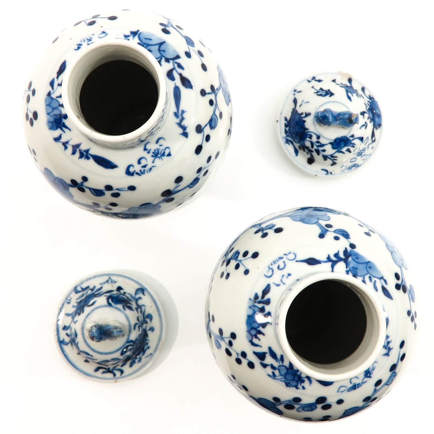 A Pair of Blue and White Covered Vases - Image 5 of 9