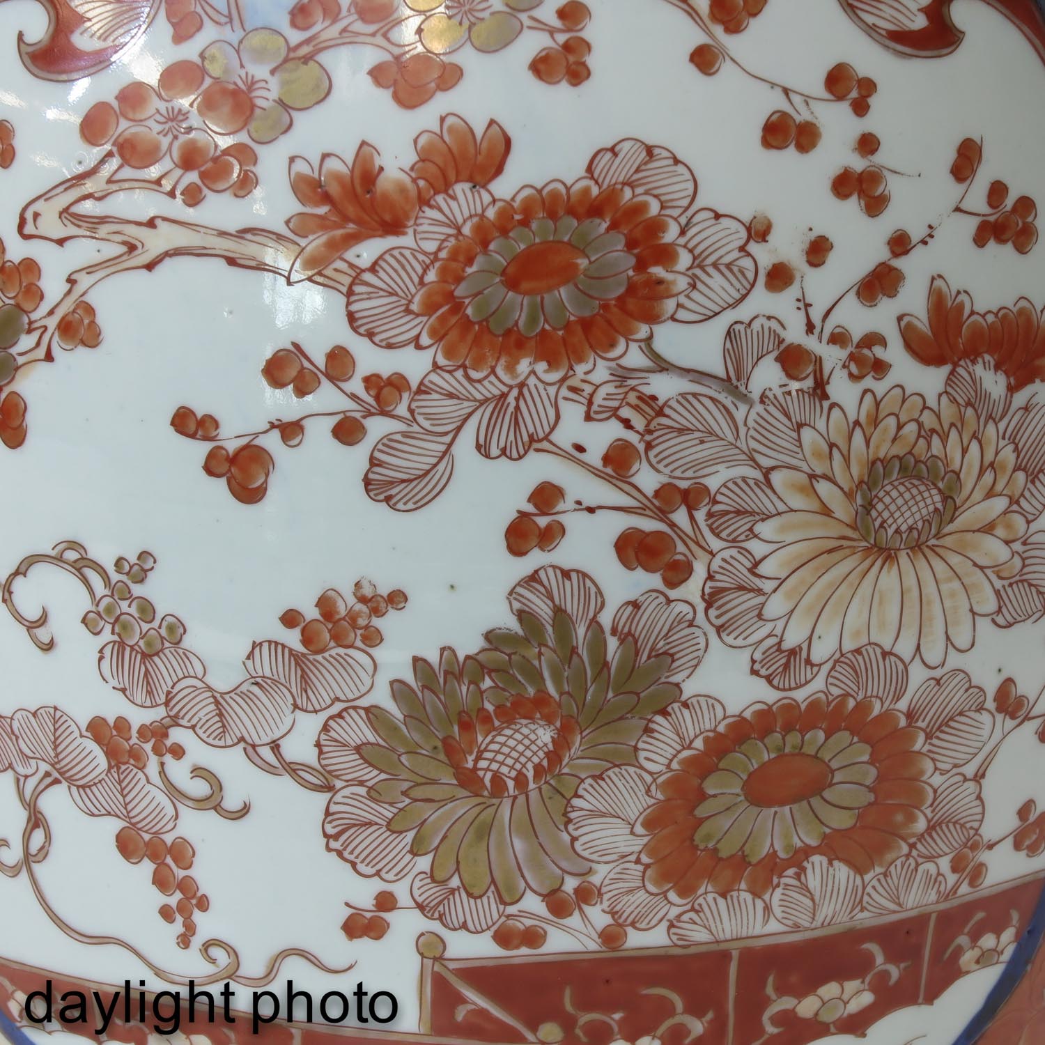 An Imari Ruffle Top Vase - Image 9 of 9